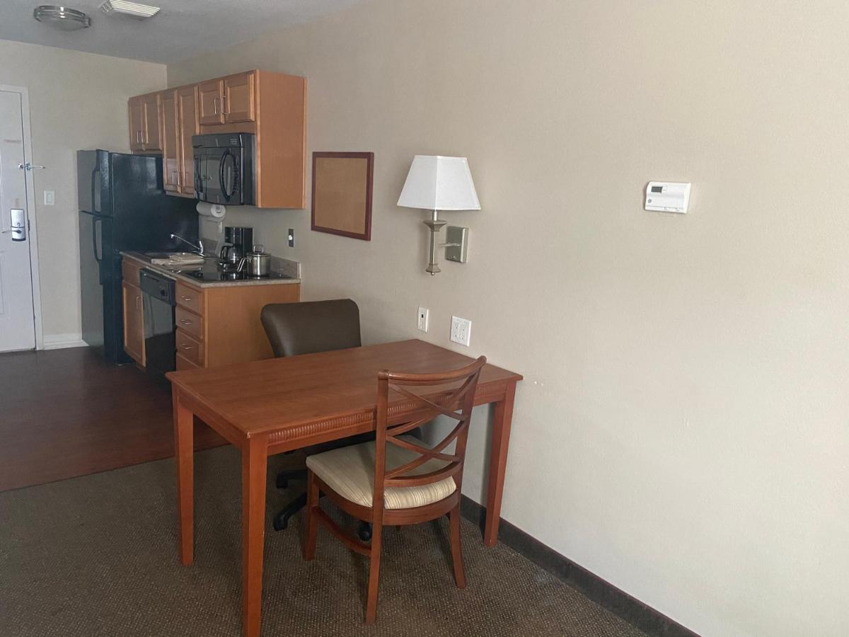 Studio Queen Suite