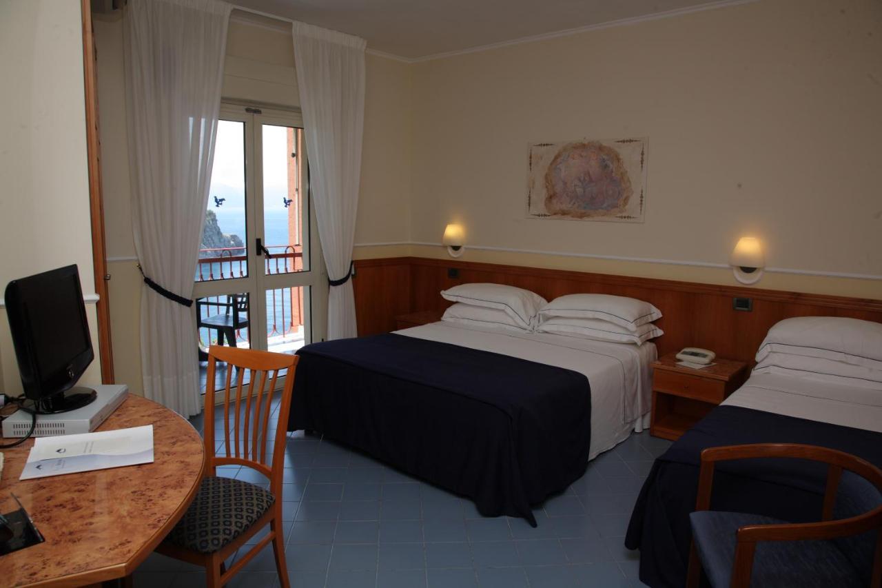 Standard Double or Twin Room with Sea View