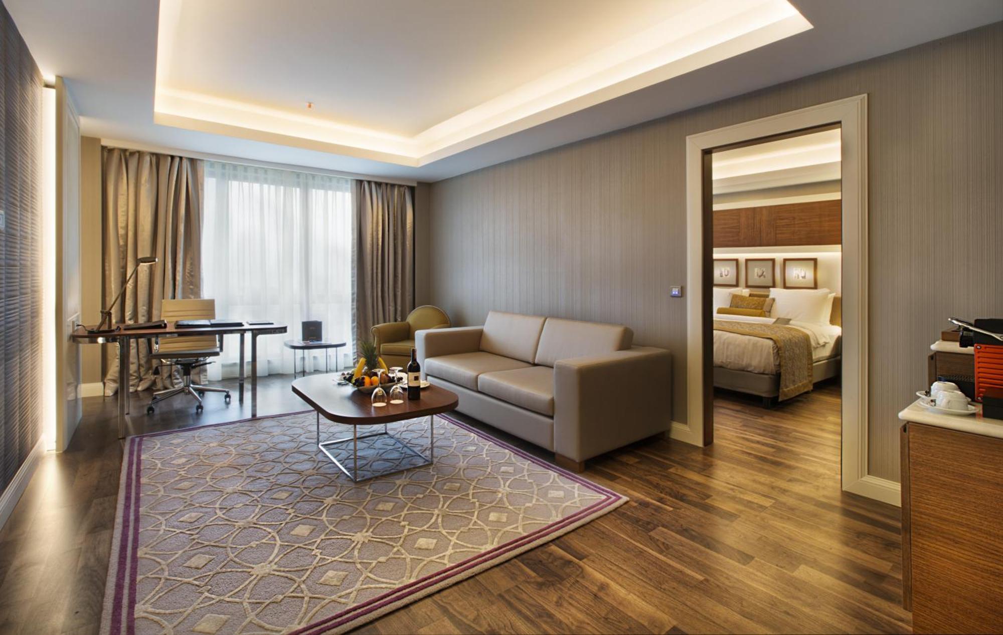 Executive Suite with Prince's Islands View - Lounge Access