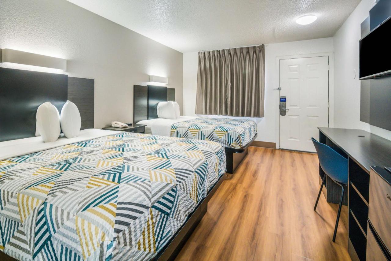 Queen Room with Two Queen Beds,1109057307:JPEG