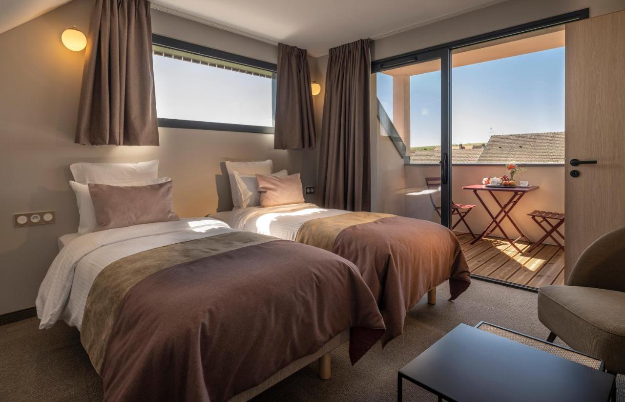 Suite de lujo con terraza y vistas al castillo