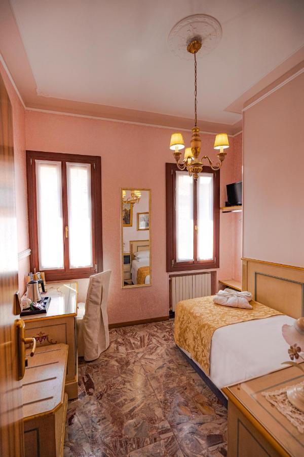Chambre Simple Standard avec Salle de Bains Extérieure Privative
