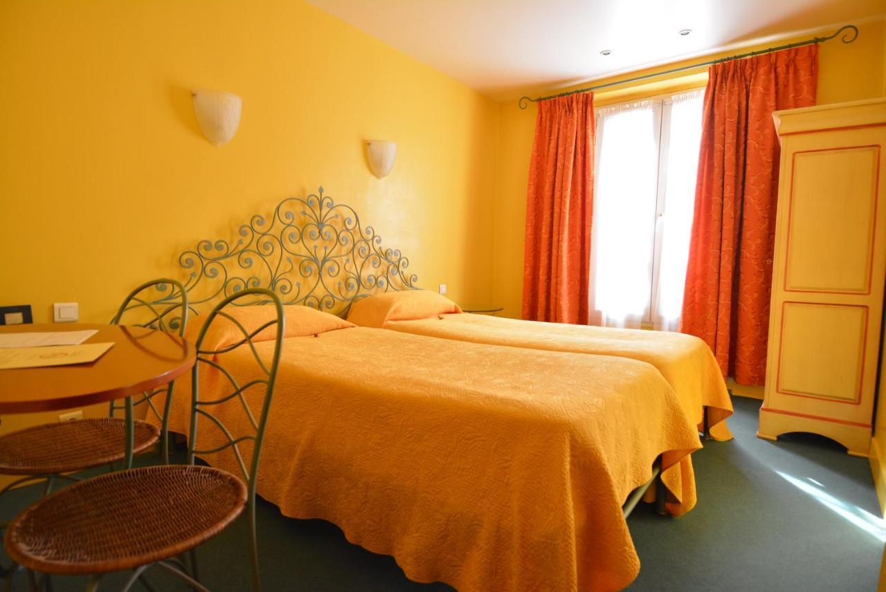 Chambre Lits Jumeaux avec Douche et WC Privatifs