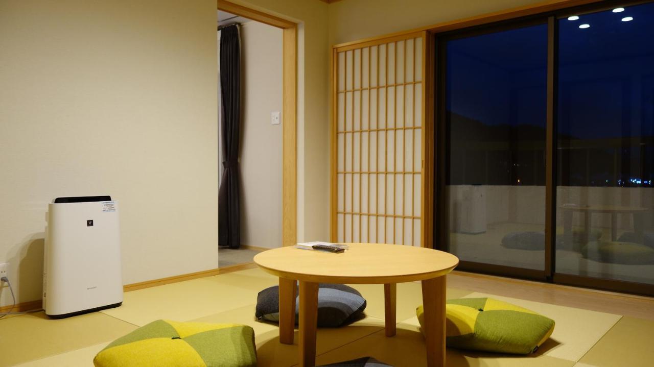 Deluxe Room with Tatami Area with Mt.Fuji and Lake View on Top Floor - Non-Smoking