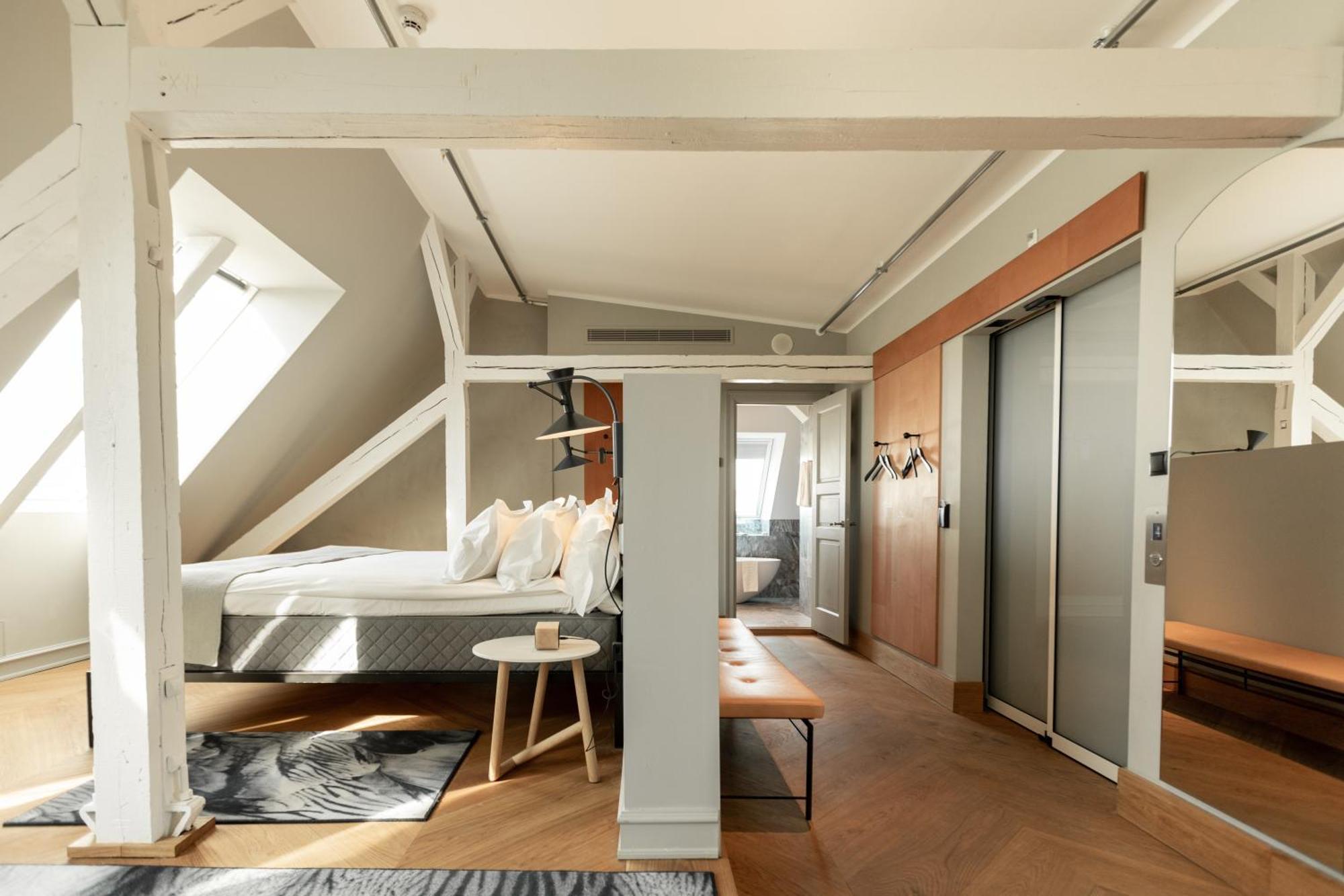 Penthouse Suite,1373585150:JPEG