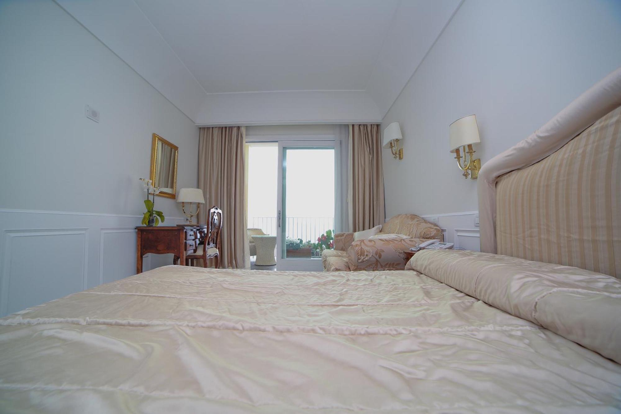 Deluxe Double Room,791773563:JPEG