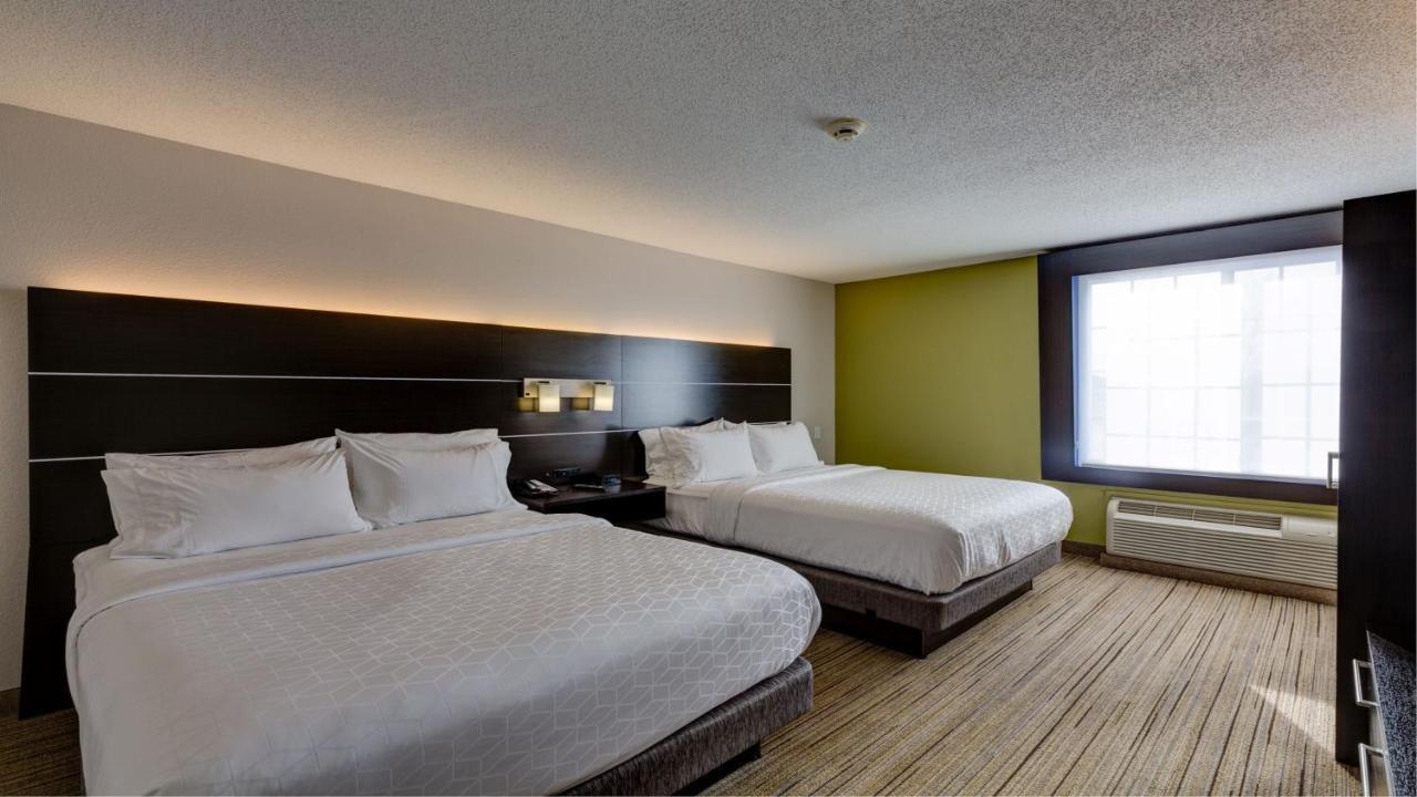 Standard Room with Two Queen Beds