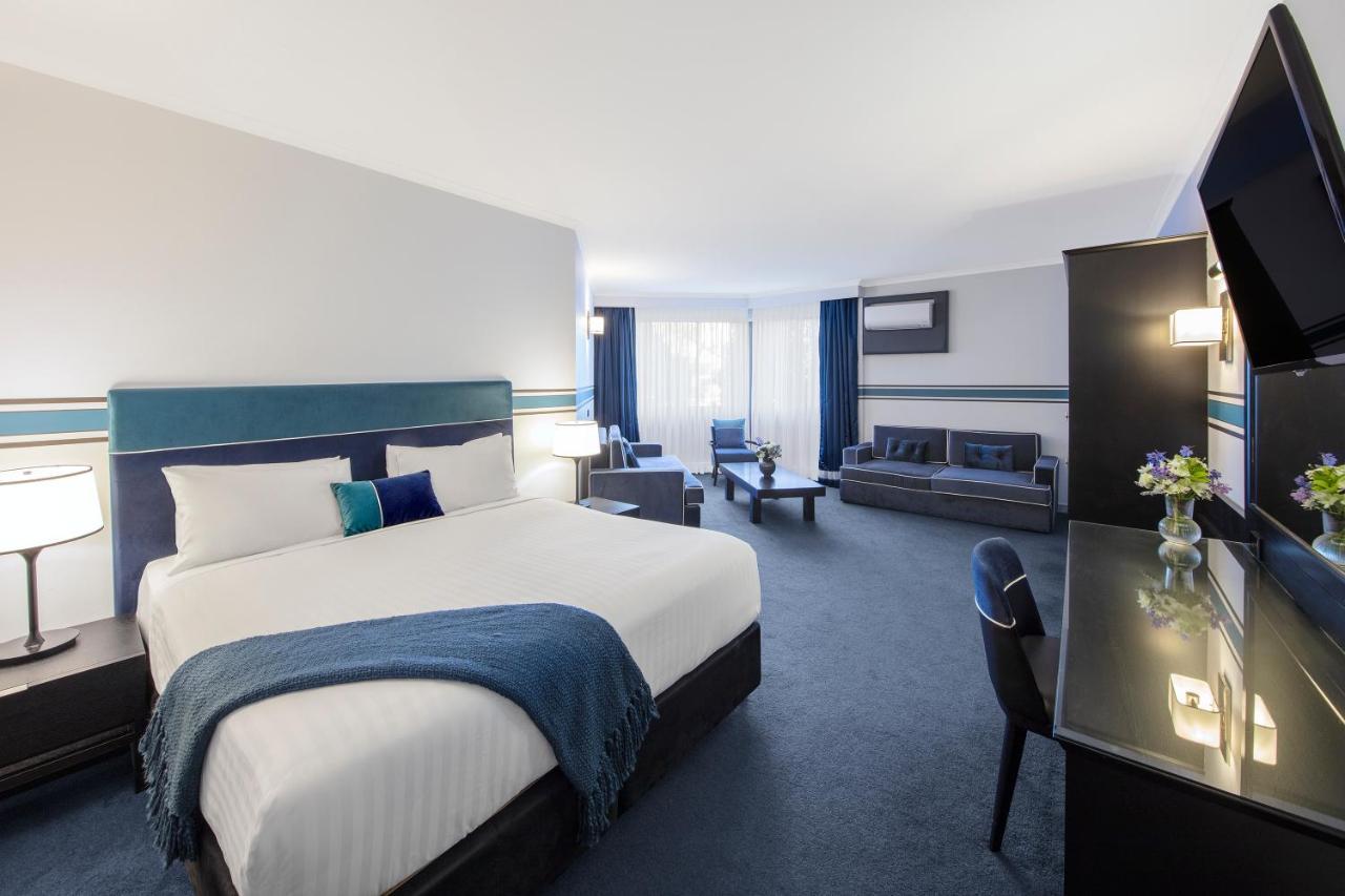 Zimmer mit Kingsize-Bett