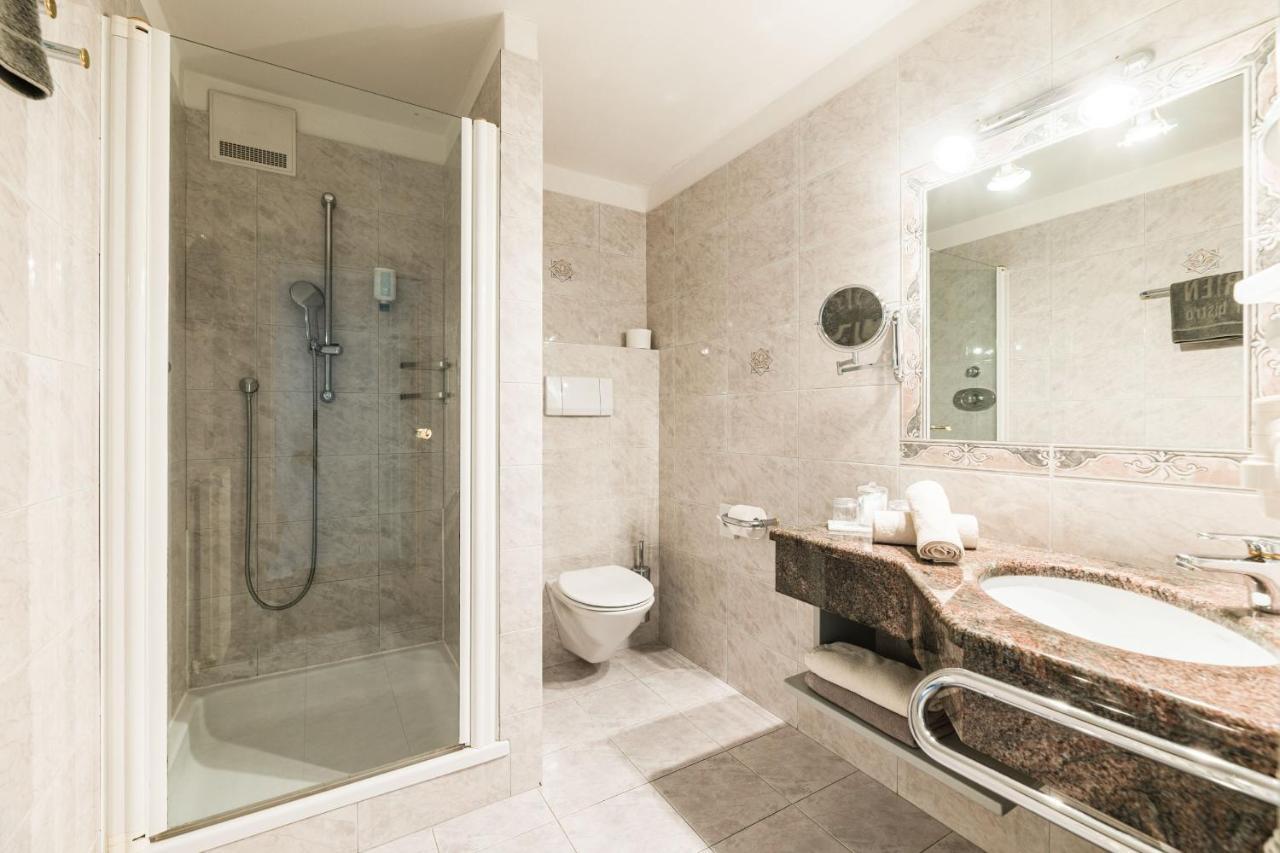 Deluxe Double or Twin Room with Balcony,1253117185:JPEG