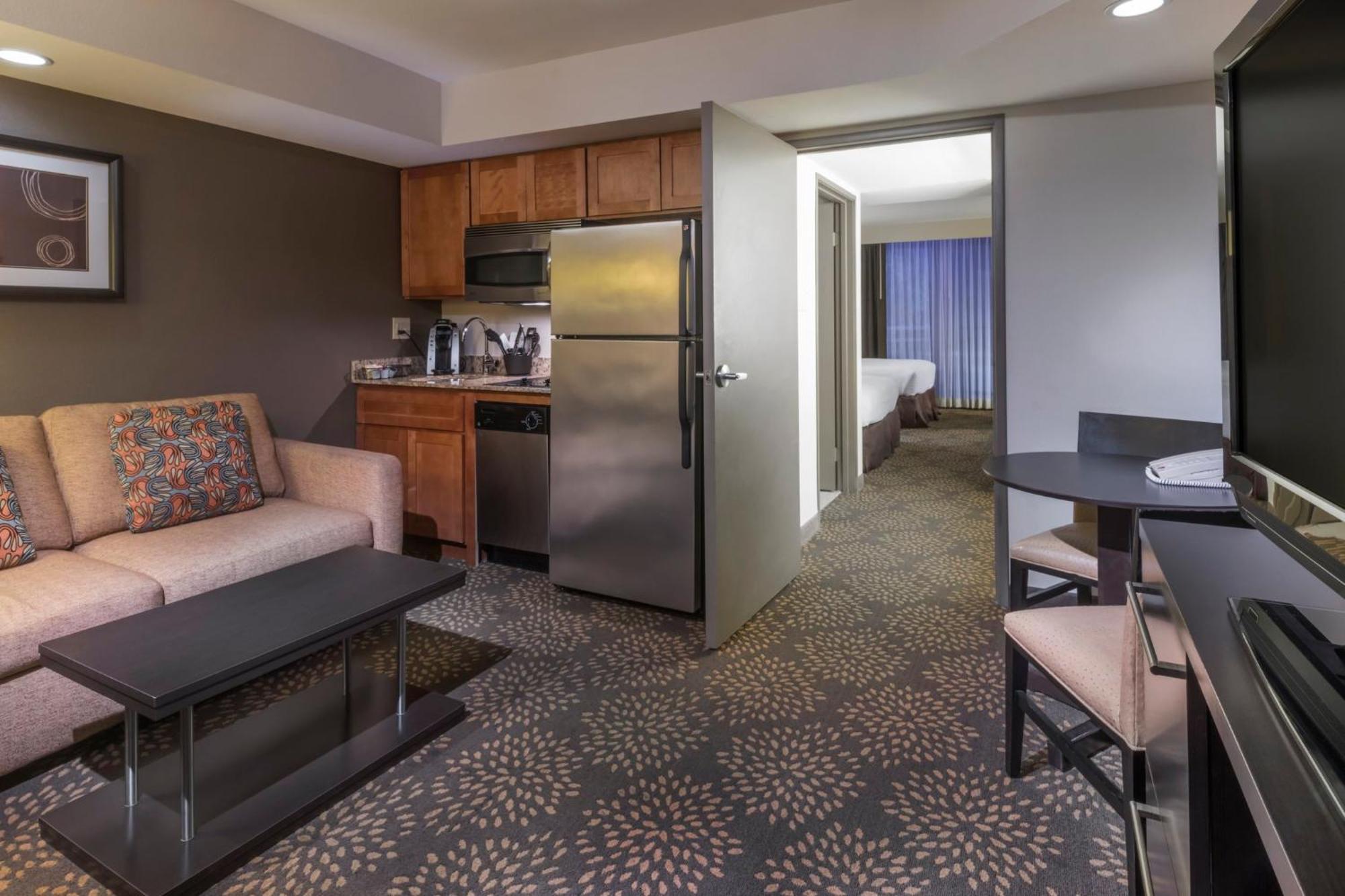 Feature Suite - Non-Smoking
