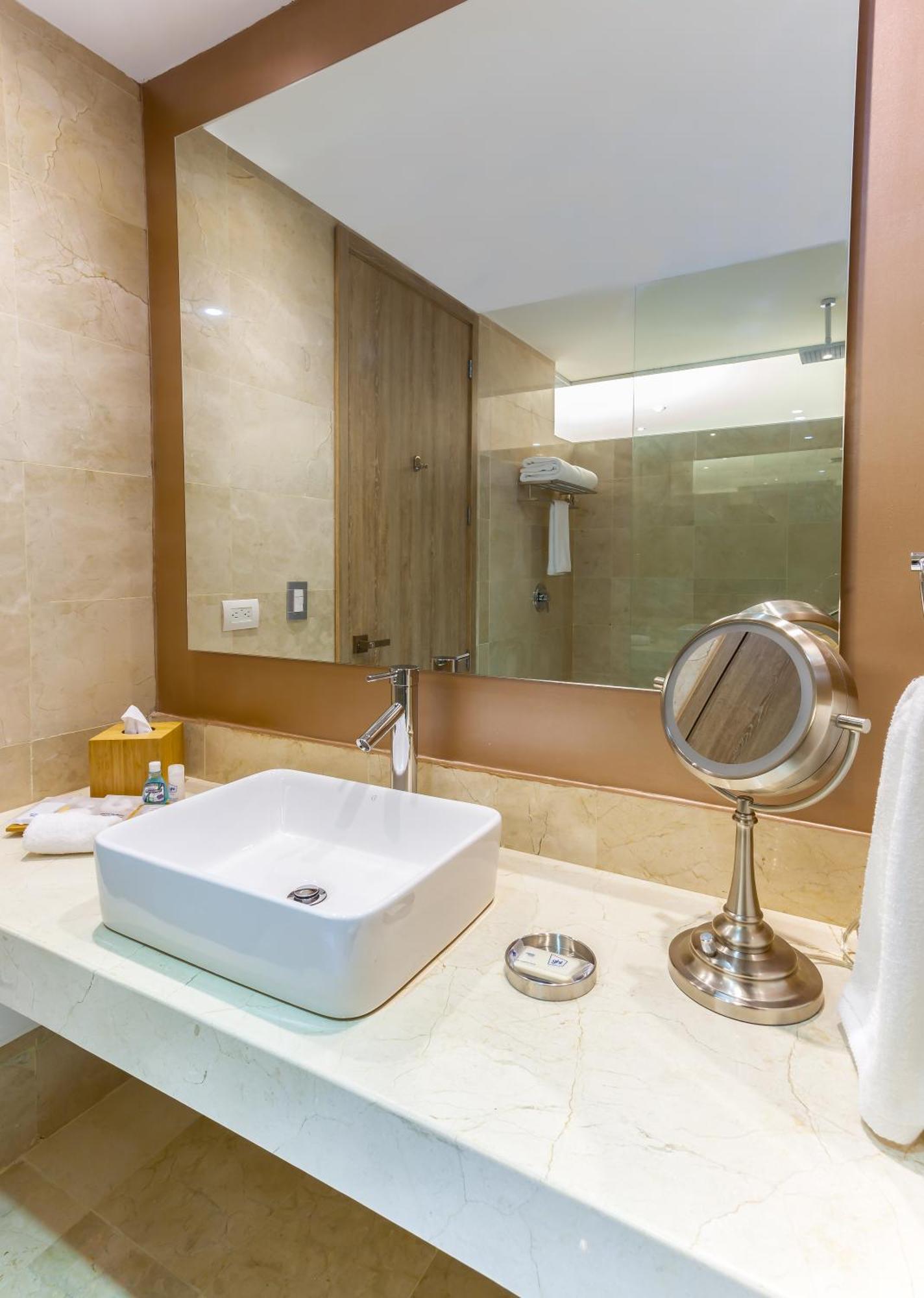 Junior Suite,1722982749:JPEG