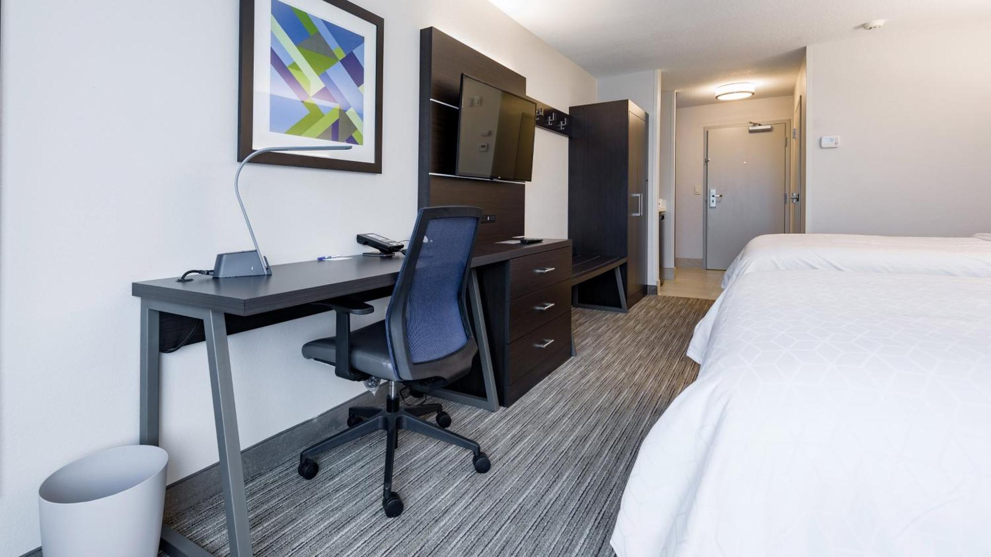 Standard Queen Room with Two Queen Beds,1282073677:JPEG