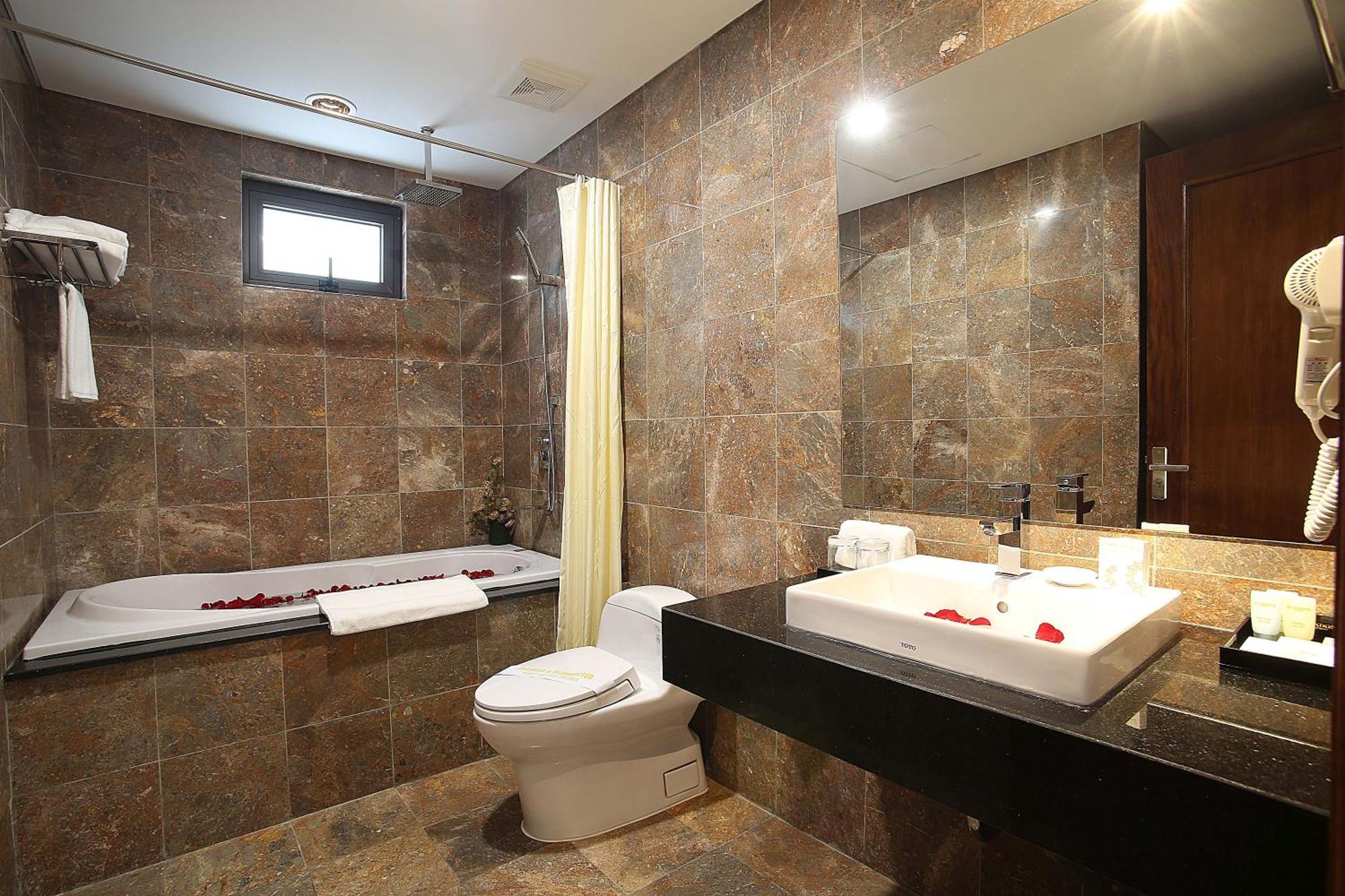 Familiensuite mit Balkon