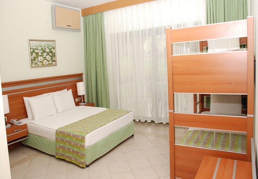 Großes Zimmer mit Etagenbett (2 Erwachsene + 2 Kinder)