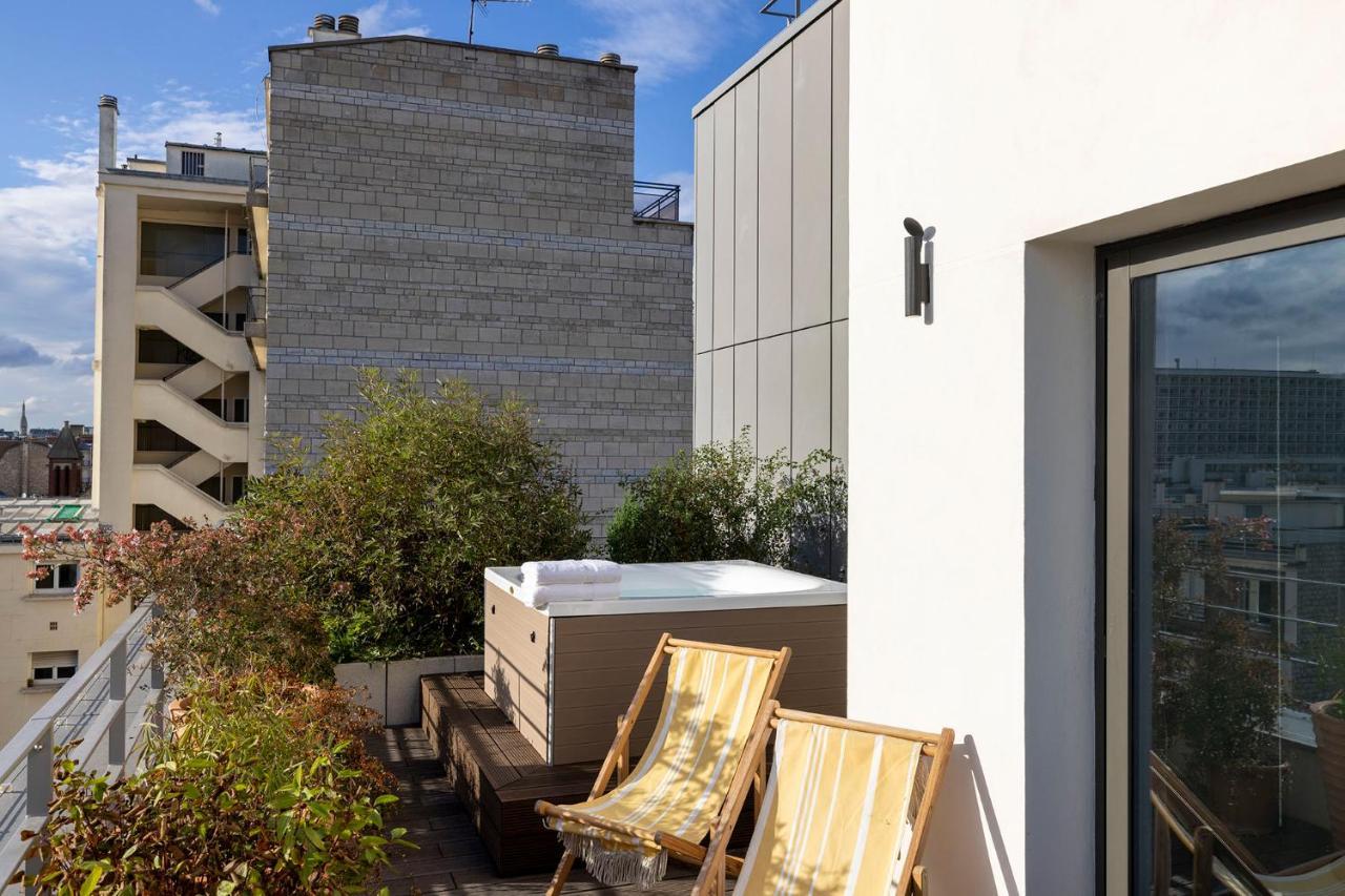 Suite with Hot Tub