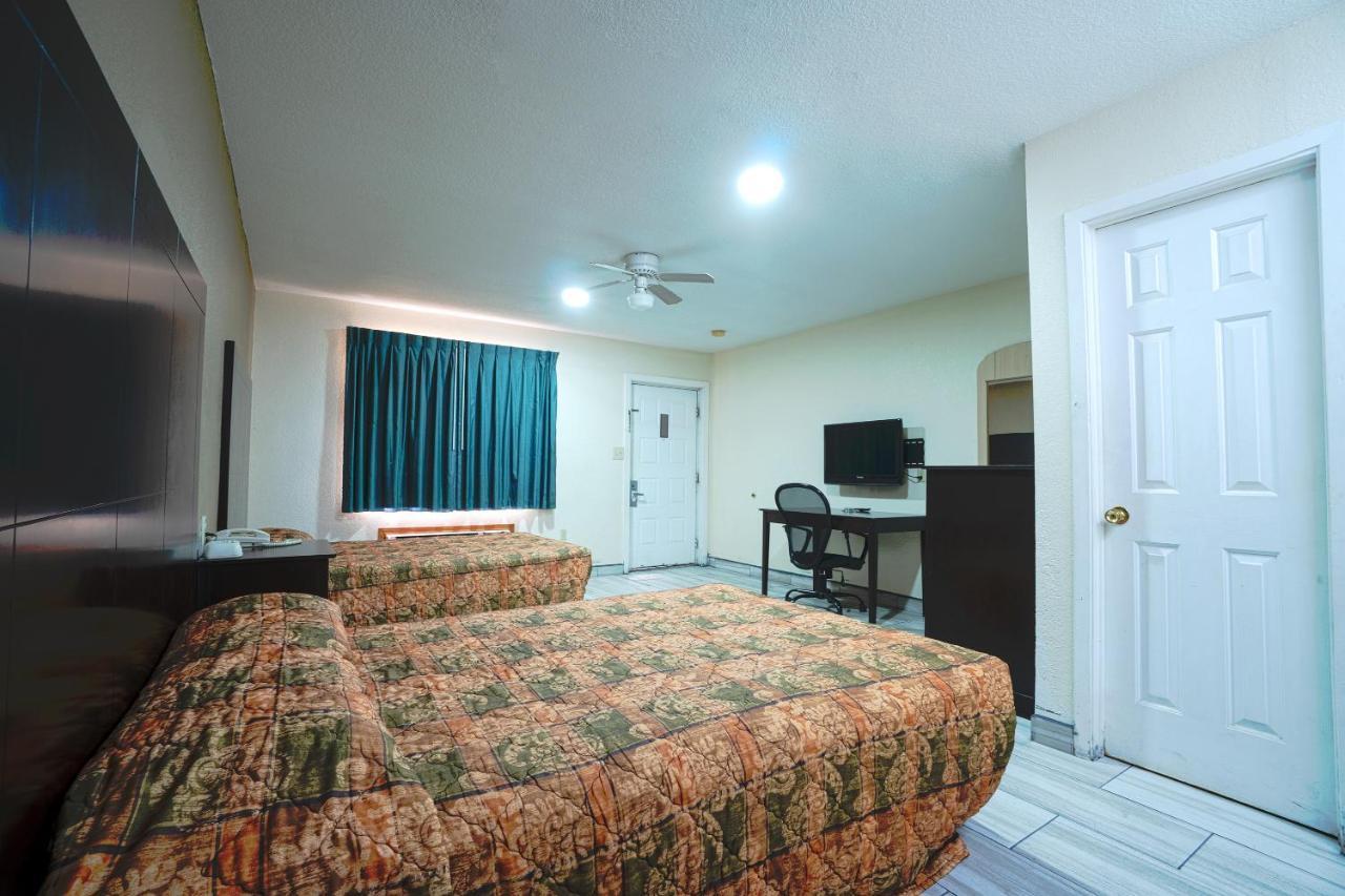 2 Full Beds Non-Smoking