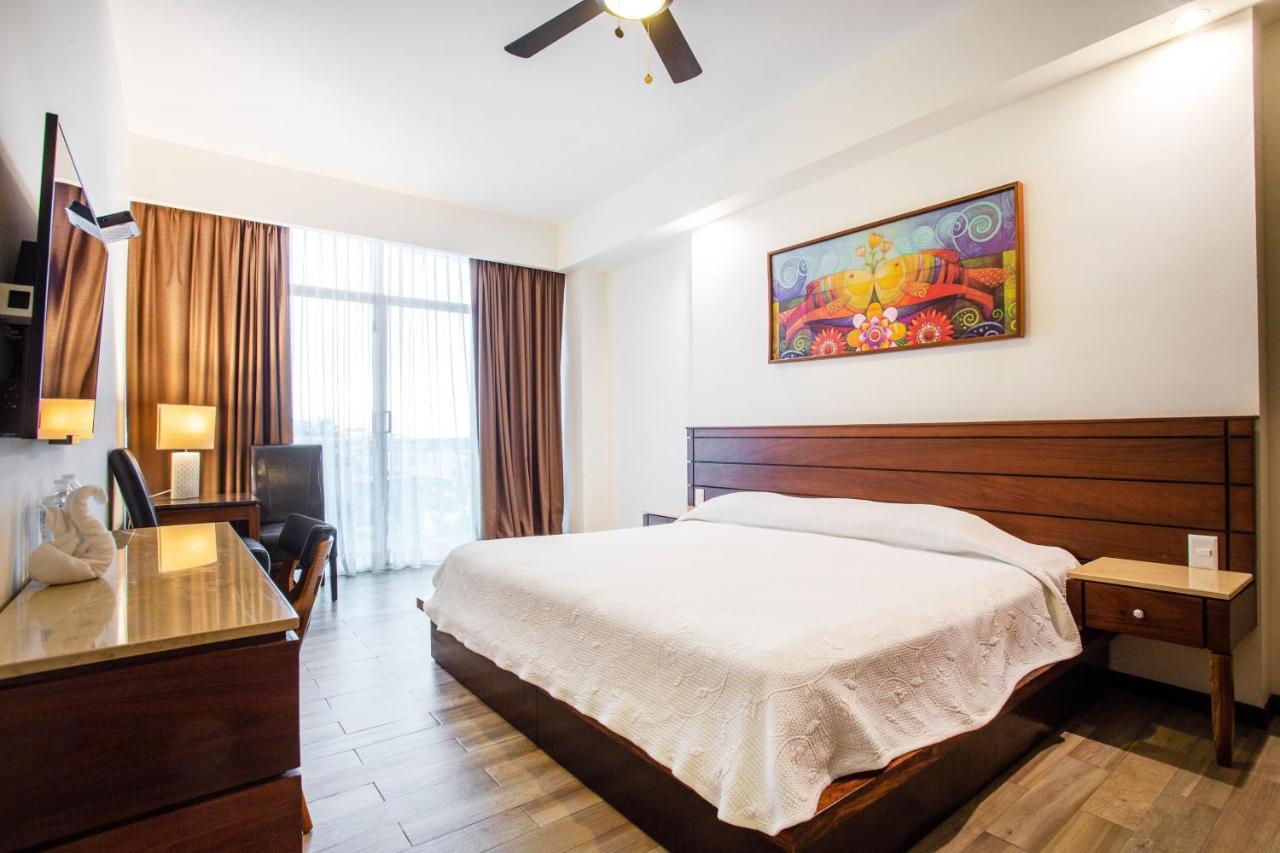 Queen Suite with Pool View