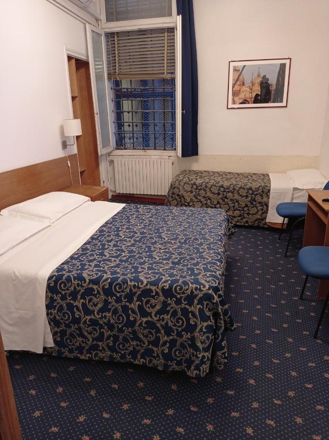 Dreibettzimmer