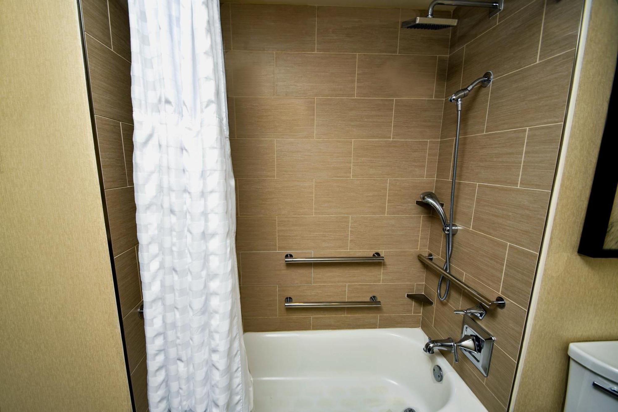 Queen Room with Two Queen Beds - Mobility Access,1765820017:JPEG
