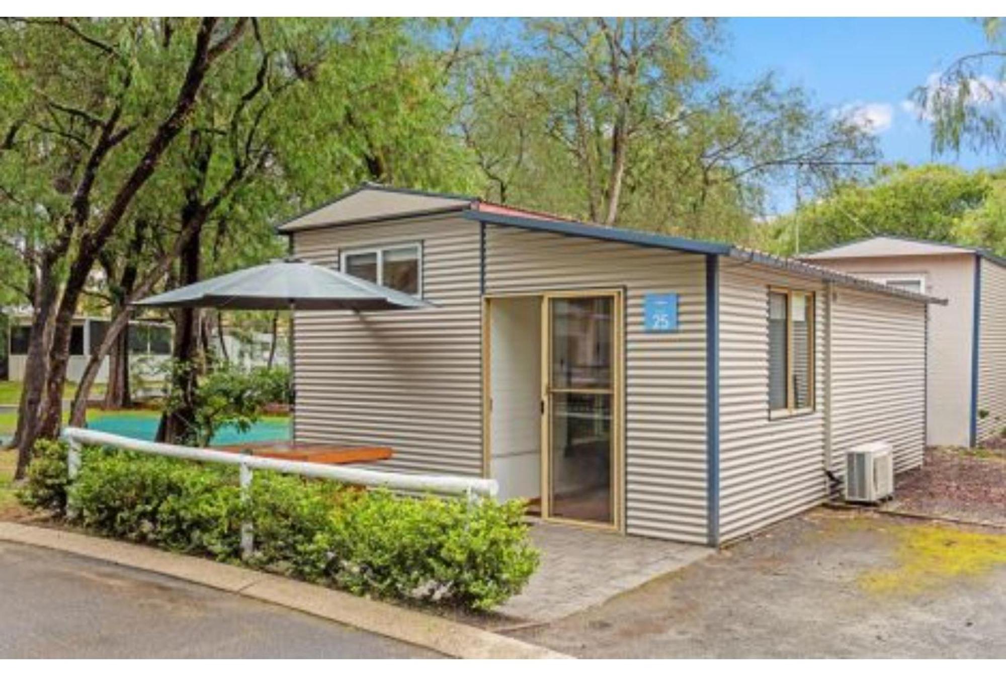Economy Studio Cabin - Sleeps 4