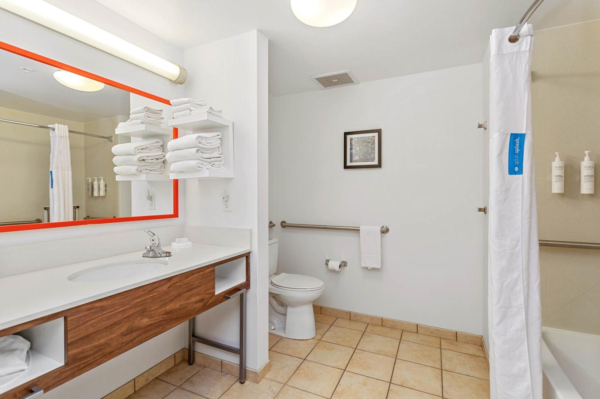 Queen Room - Disability Access,1559642137:JPEG