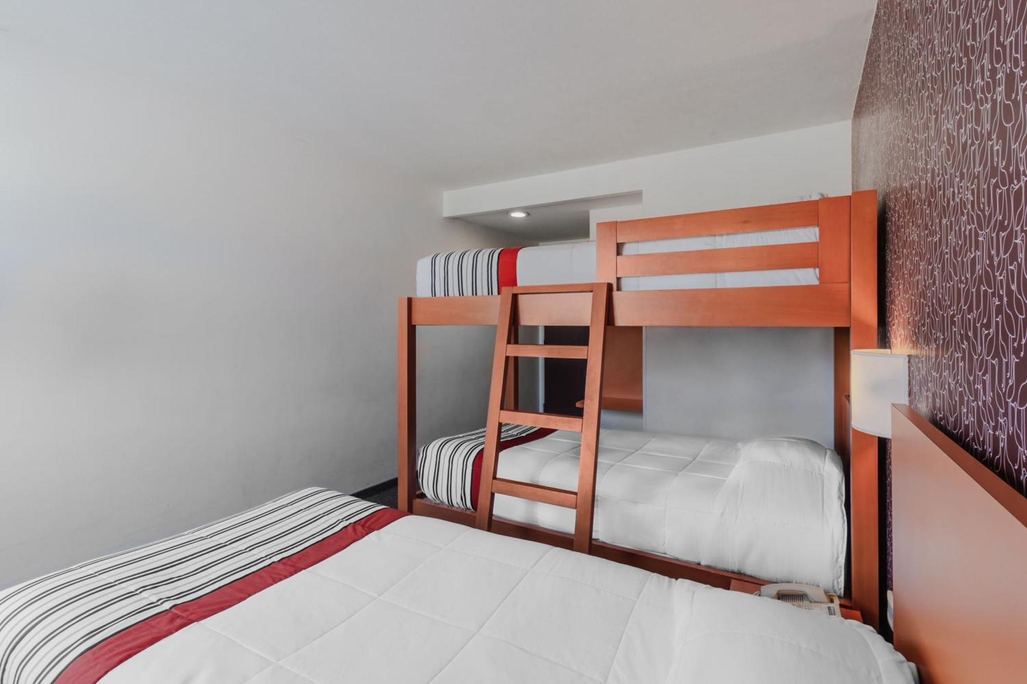 Room with Three Twin Beds