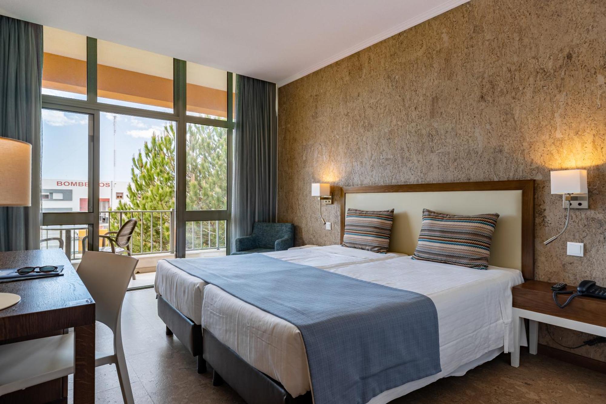 Twin Room,1516396228:JPEG