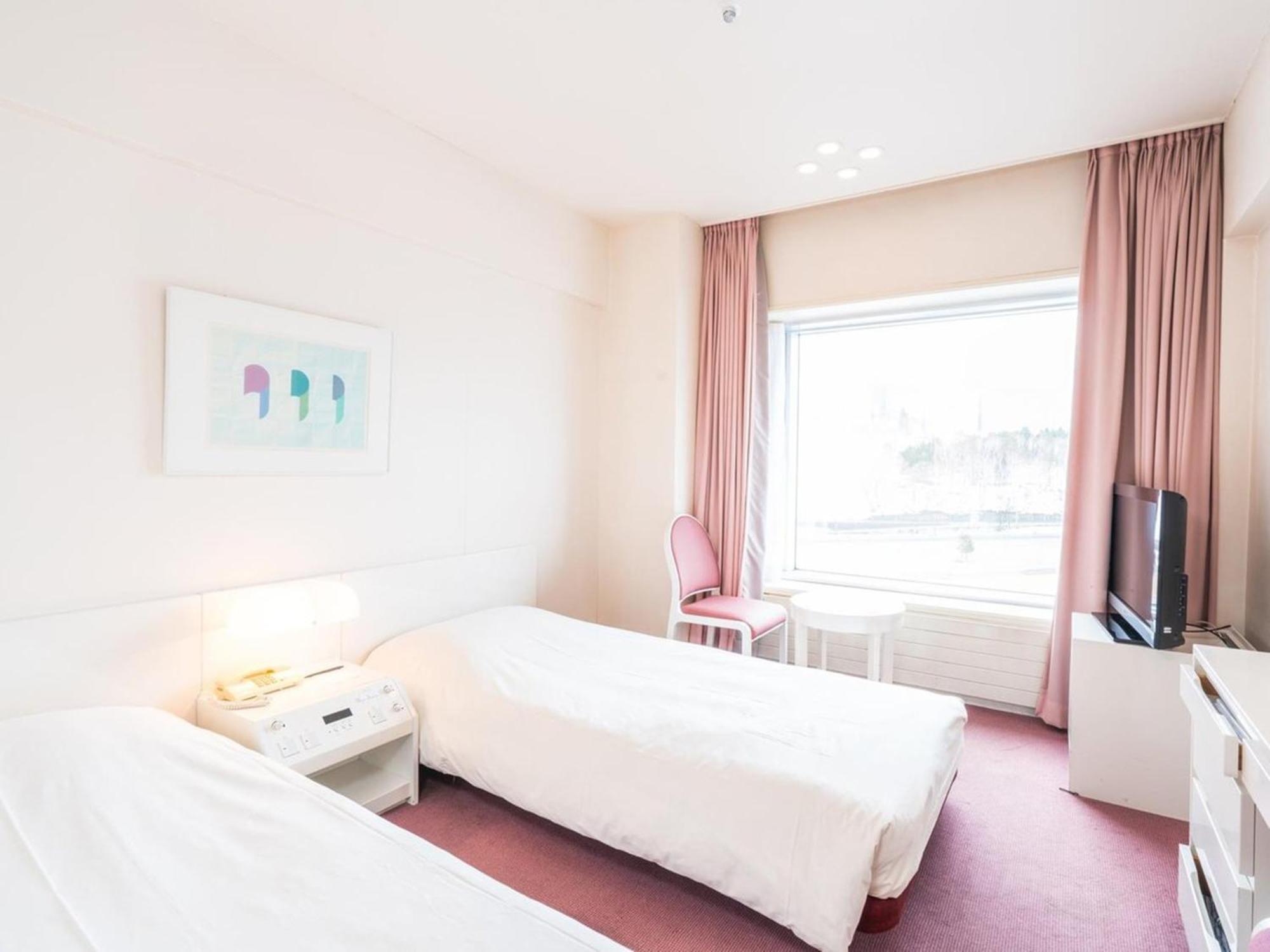 Twin Room with River Side View - Non-Smoking Wing 6