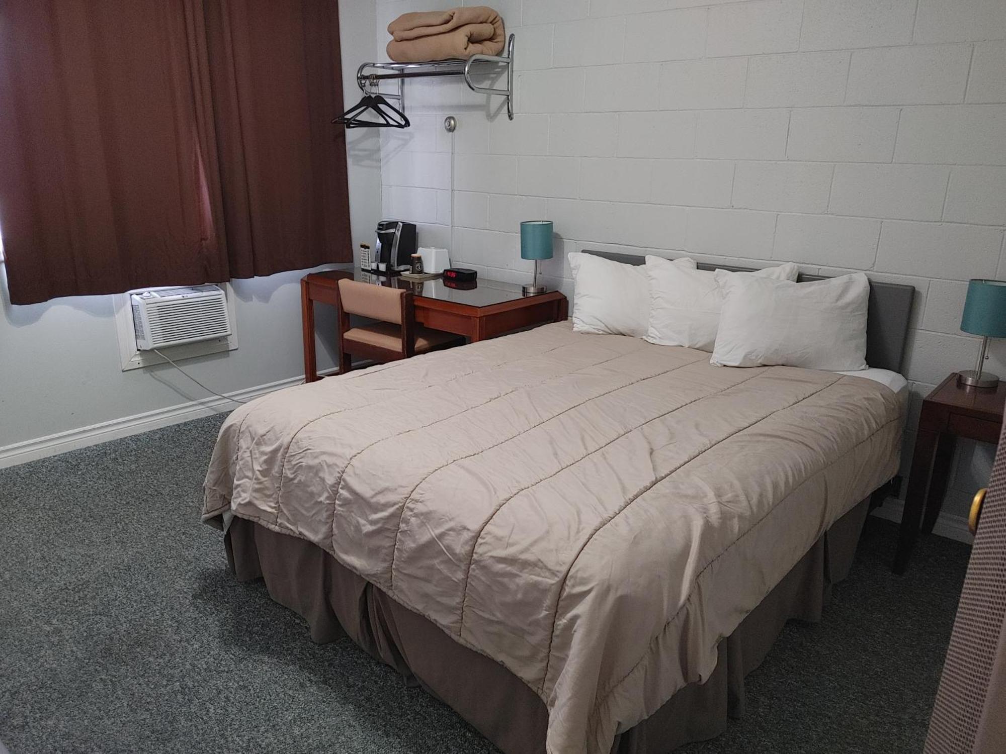Standard Queen Room