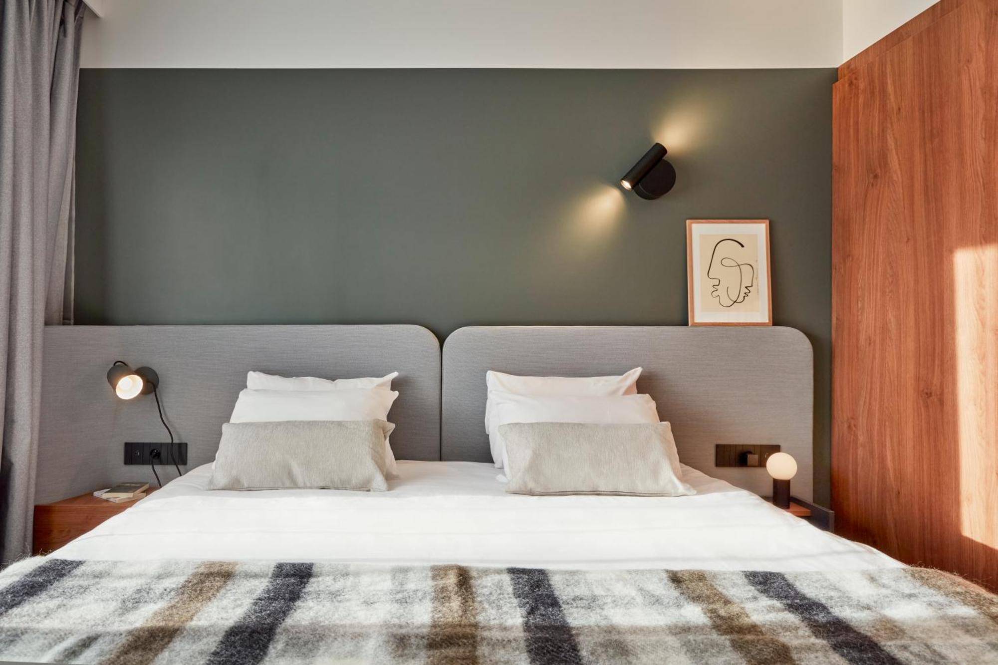 Four-Bedroom Apartment,1588041605:JPEG
