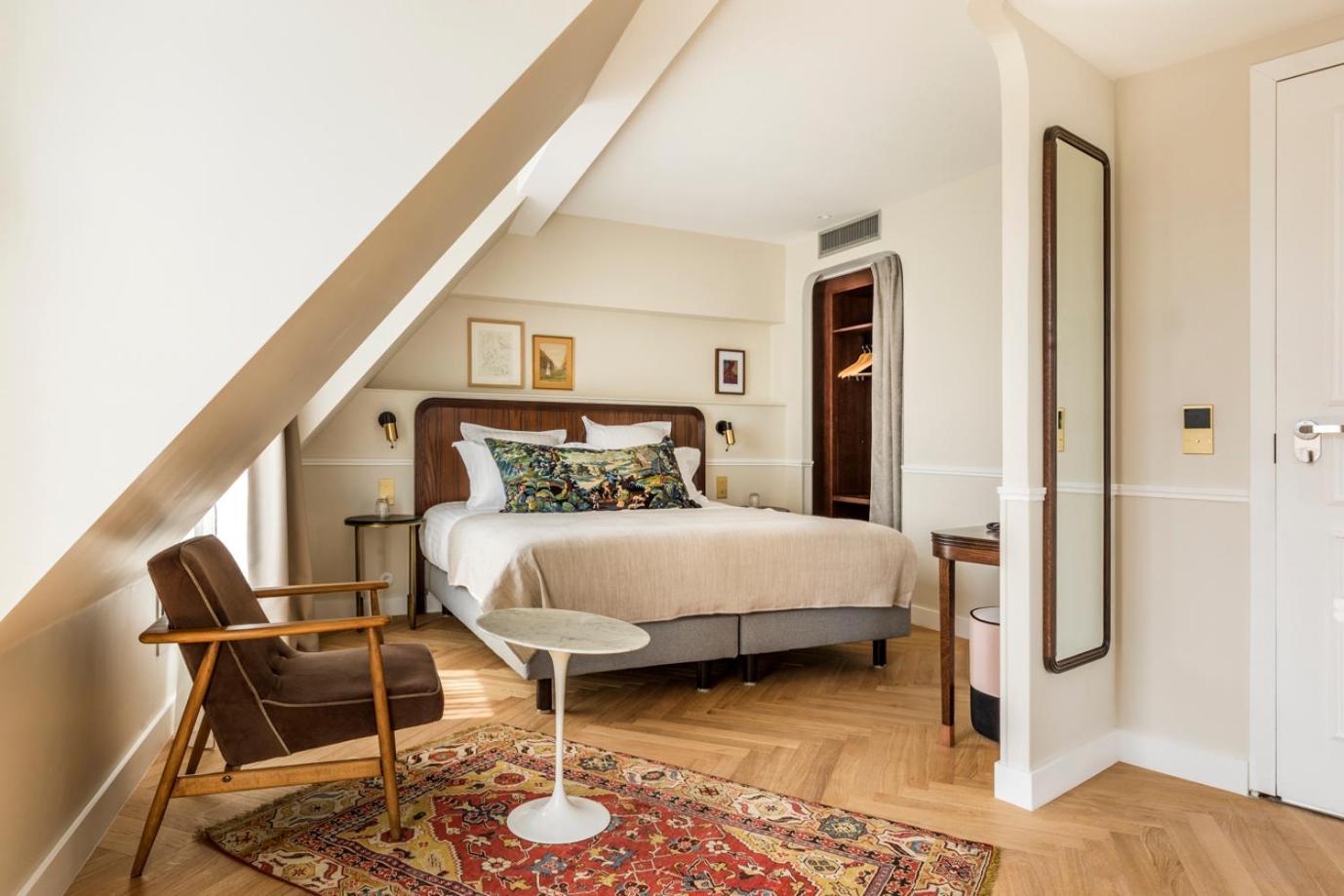 Suite les toits de Paris,1594670115:JPEG