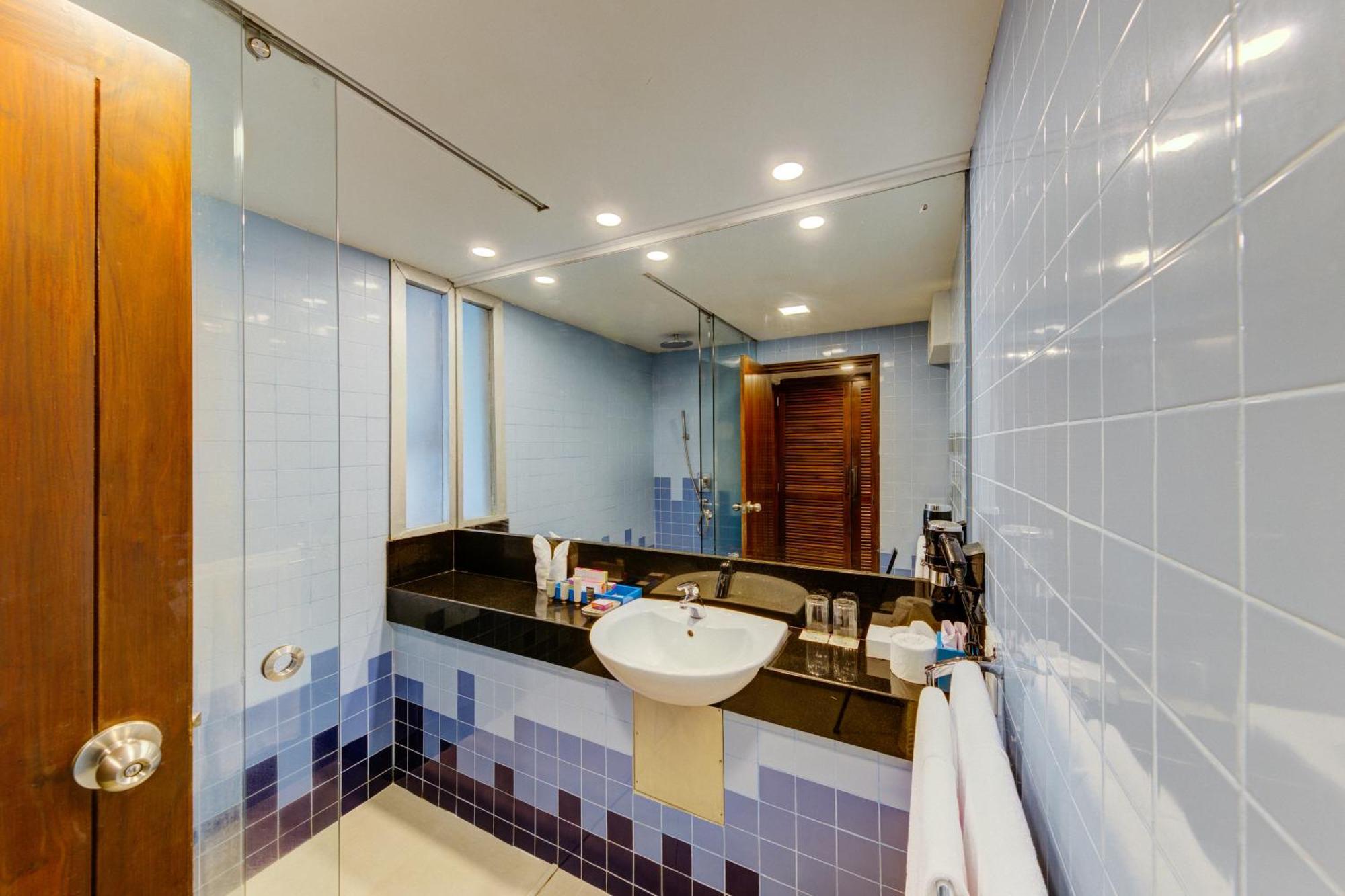 Ocean Vista King Room with Balcony - 10% discount on F&B, 15% on SPA