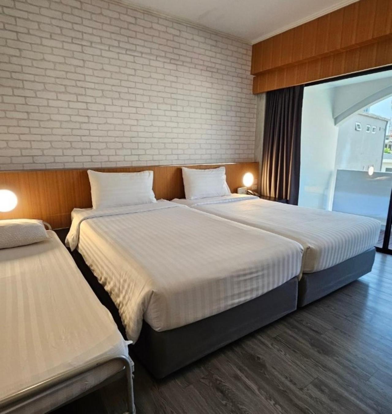 Quarto Triplo com Varanda