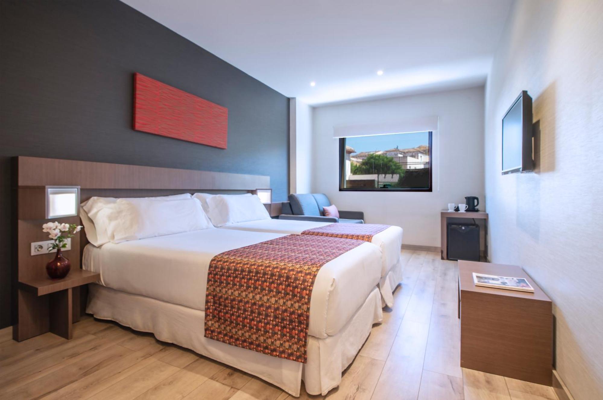 Quarto Triplo (2 Adultos + 1 Criança)