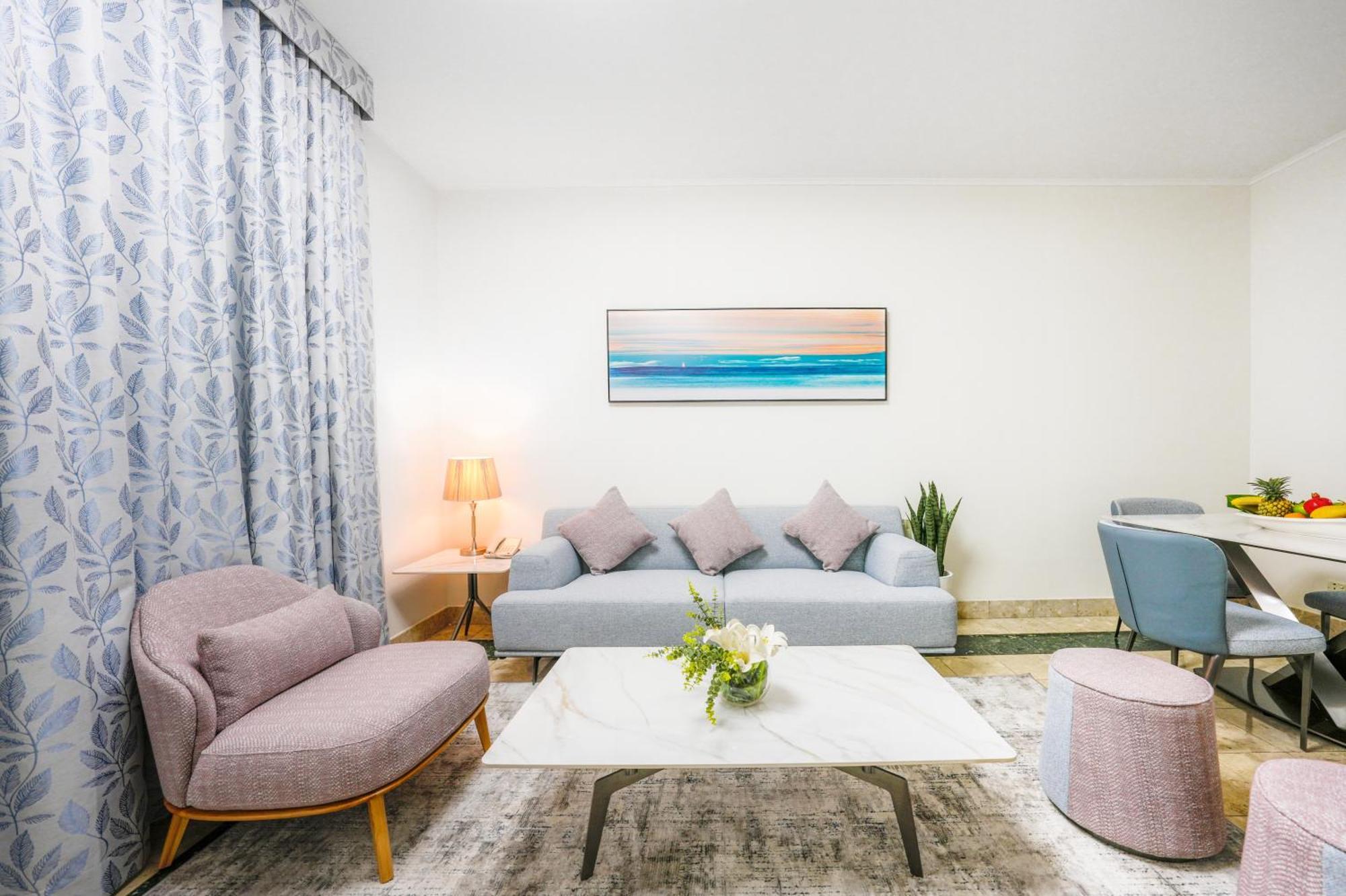 Deluxe One-Bedroom Apartment