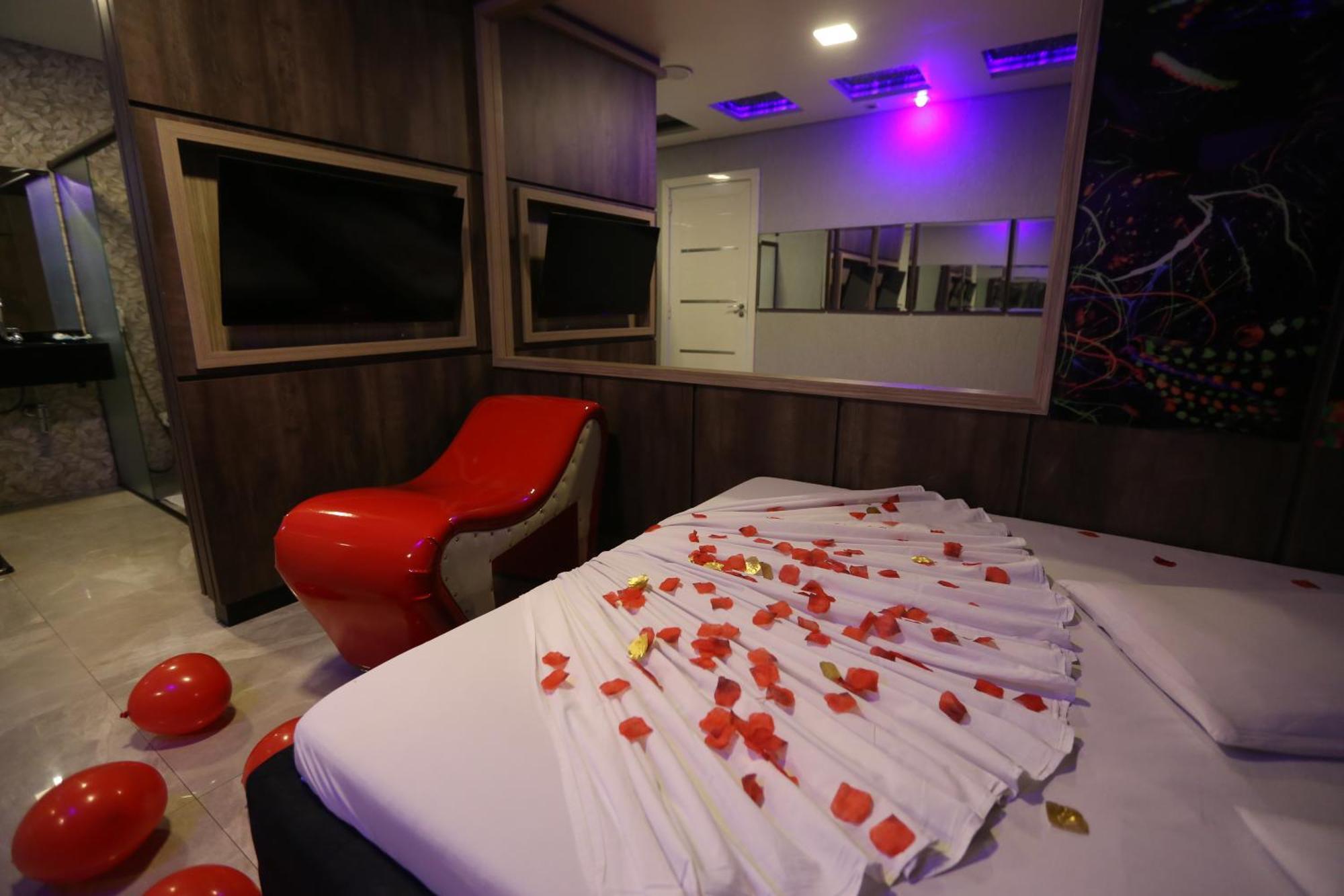 Standard Double Suite,1617834138:JPEG