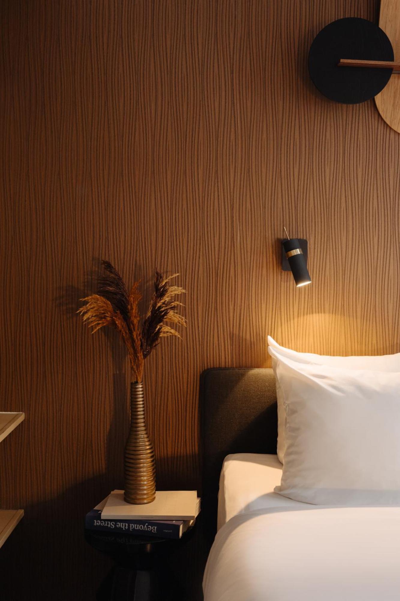 Large Double Room,1627204095:JPEG