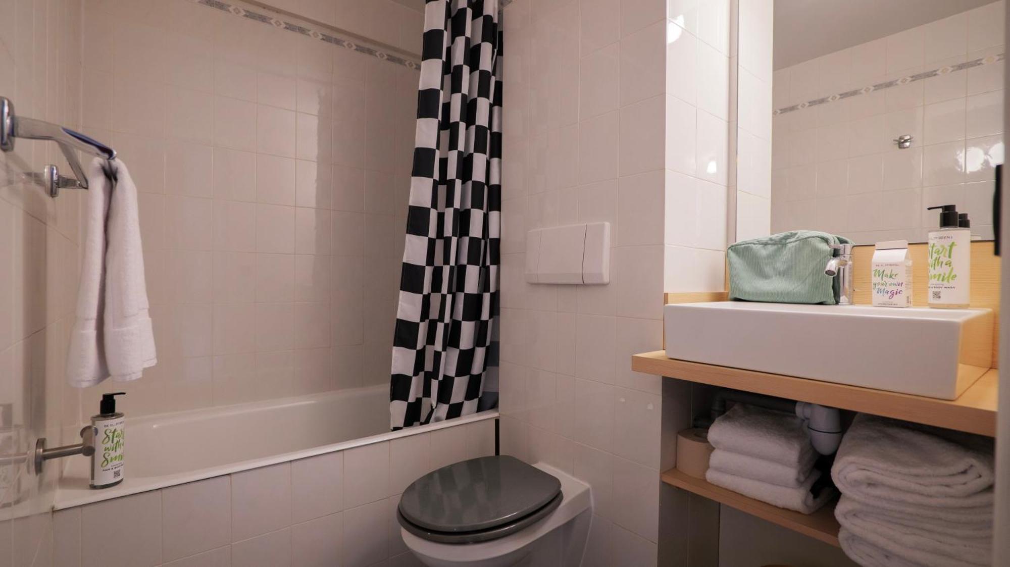 Quadruple Room,1628668702:JPEG