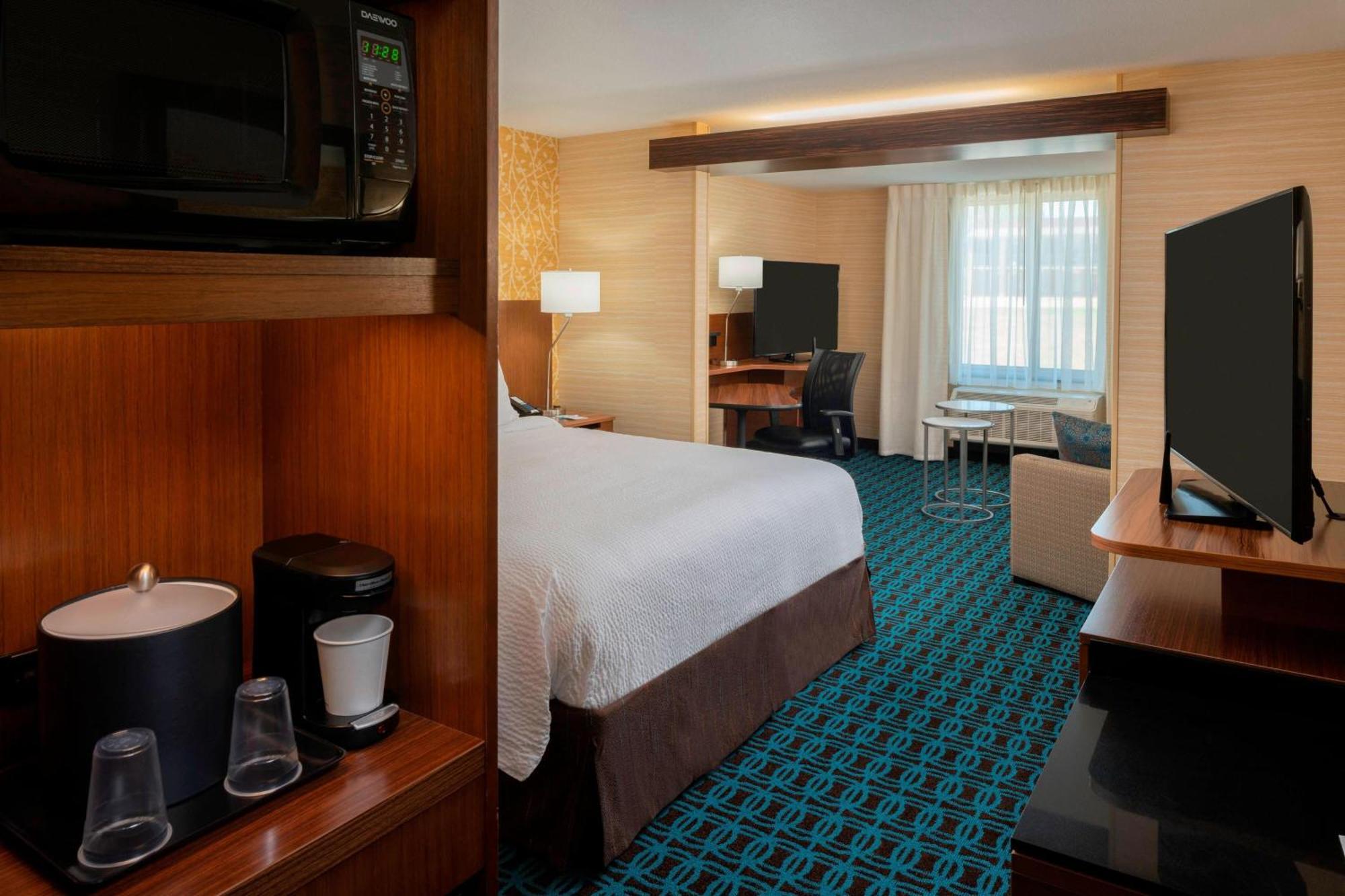 King Room with Roll-In Shower - Mobility Access/Hearing Accessible