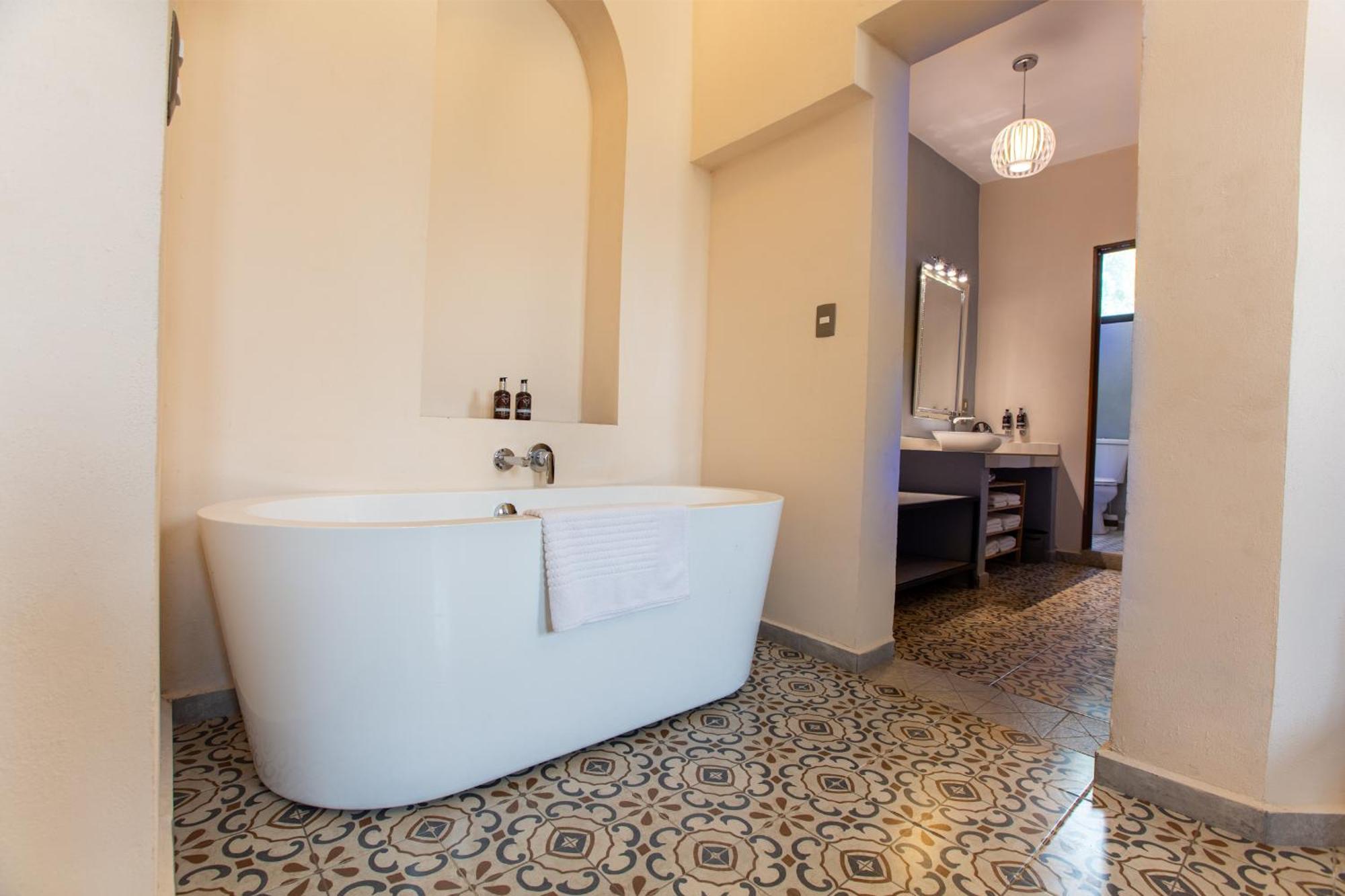 Deluxe Double Room with Bath,1645073693:JPEG