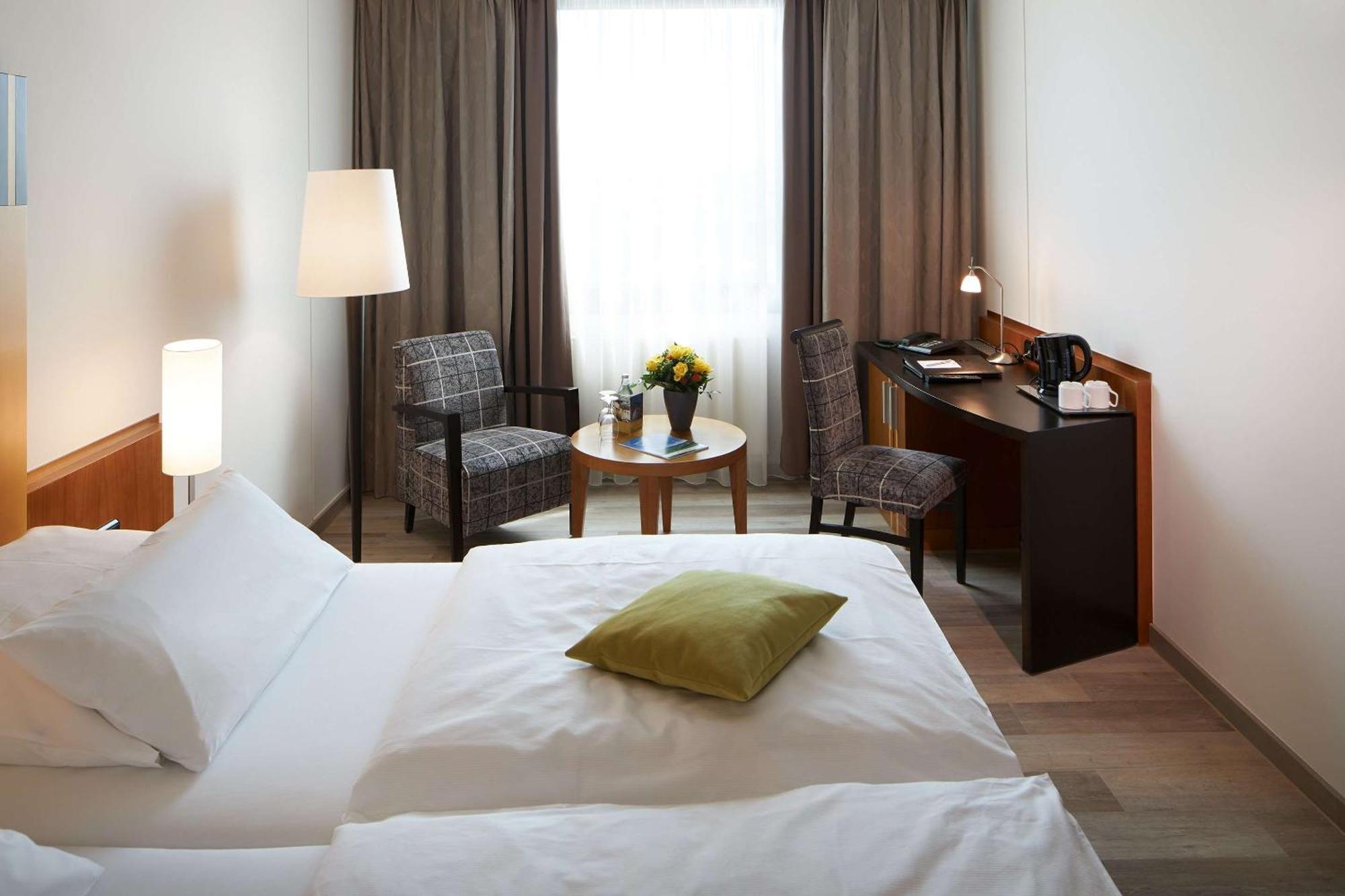 Business Queen Room