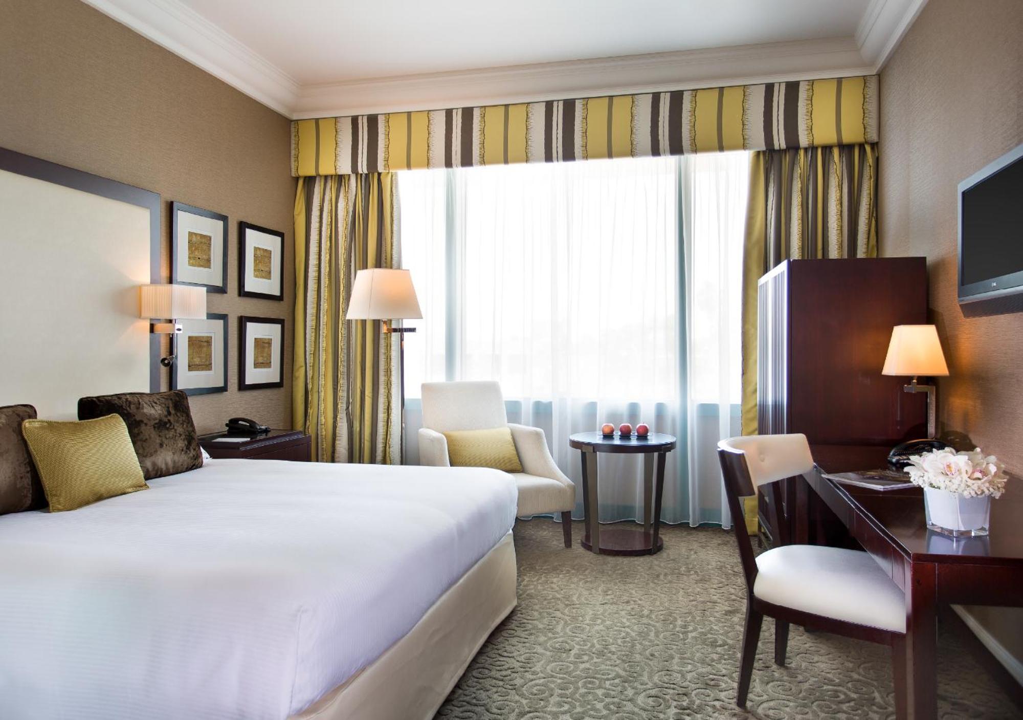 Habitación clásica con 1 cama extragrande, 20% de descuento en alimentos y bebidas, traslado de cortesía al Dubai Festival City Mall