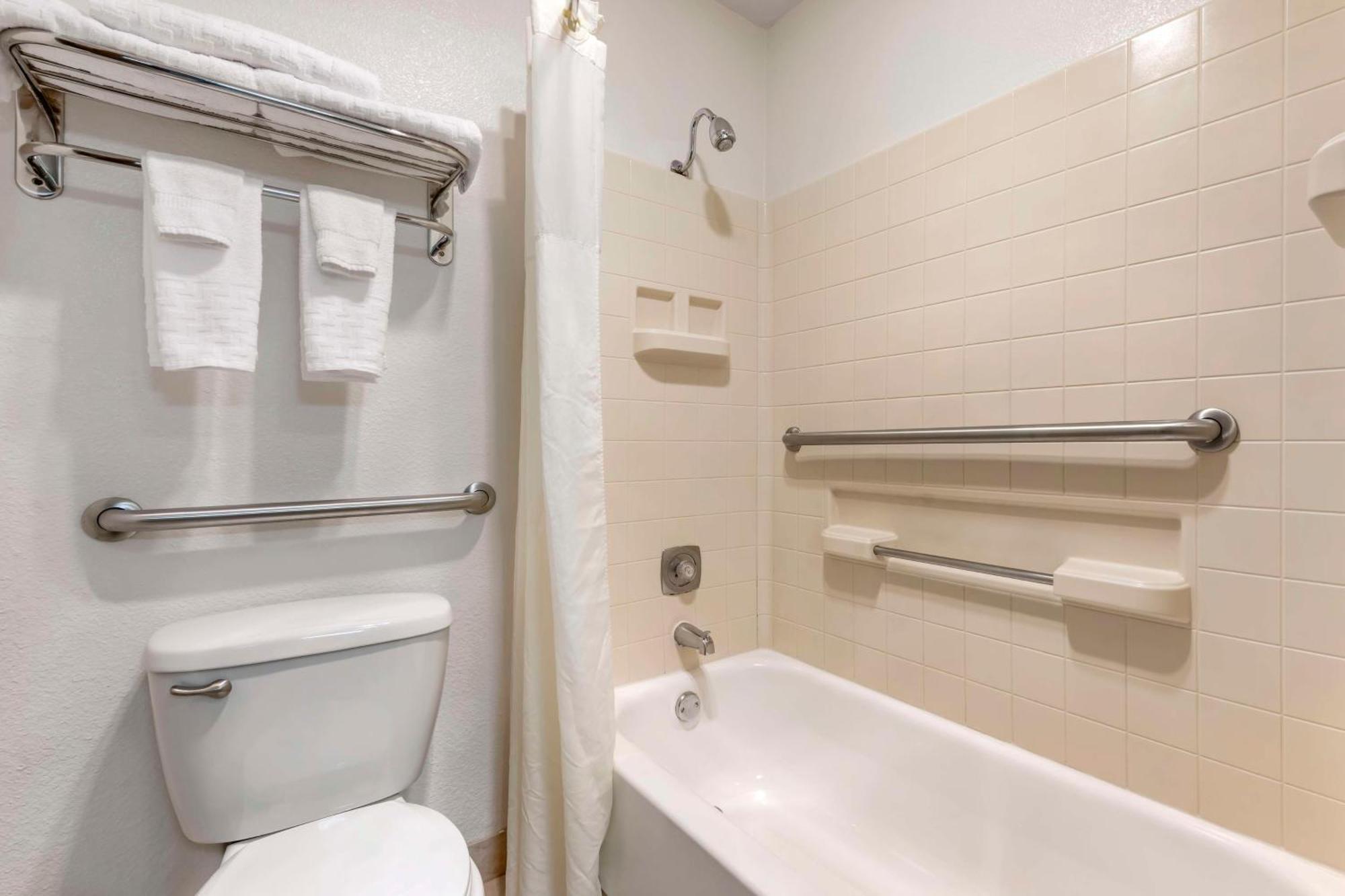 Queen Room - Disability Access/Non-Smoking