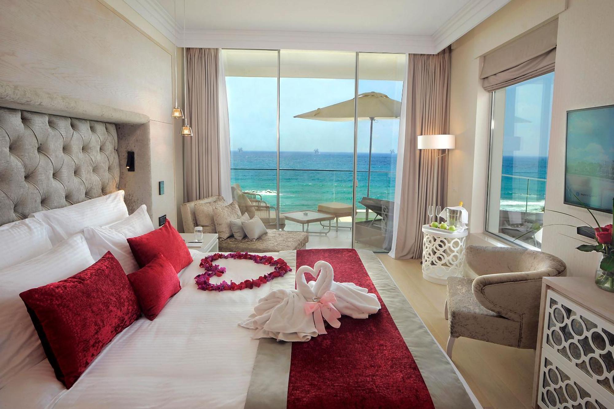 Honeymoon Suite,1671904767:JPEG