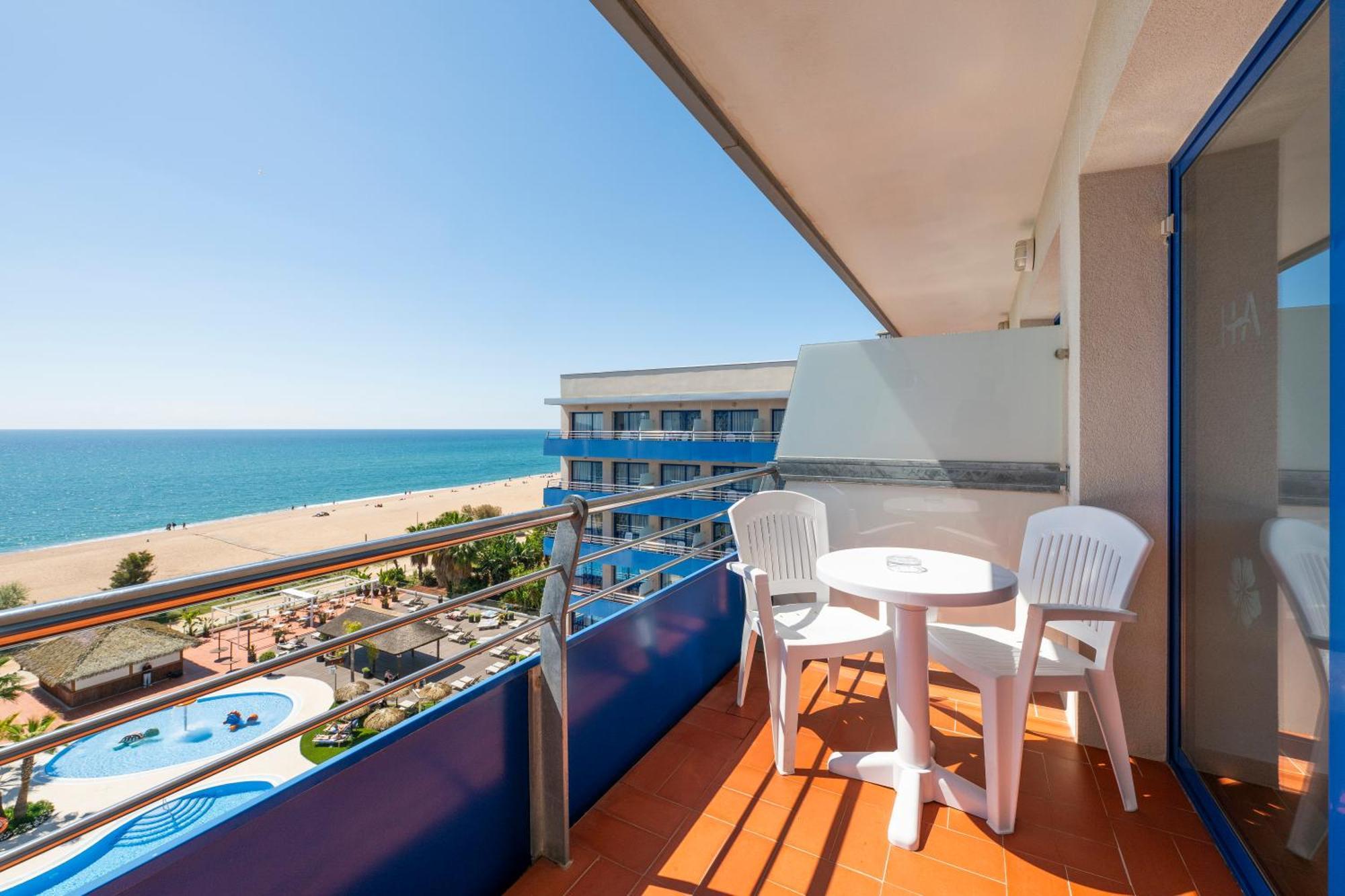 Superior Double Room with Pool and Sea View (3 Adults + 1 Child)