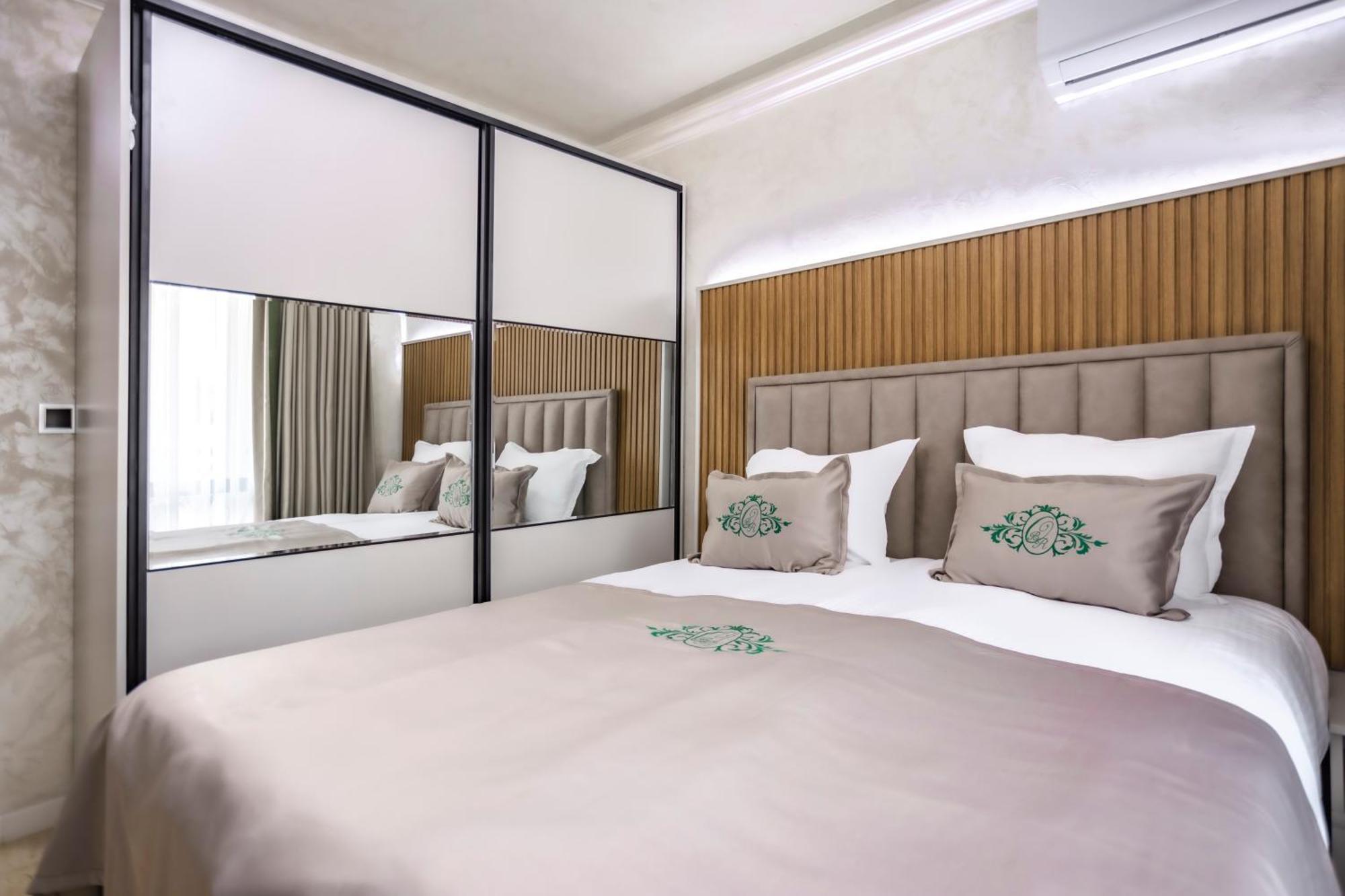 Double Room with Mountain View