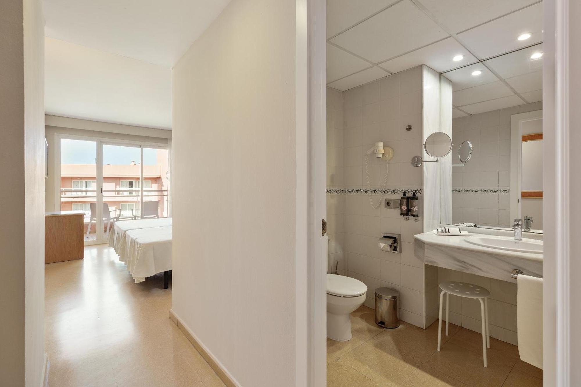 One-Bedroom Apartment (2 Adults + 1 Child)