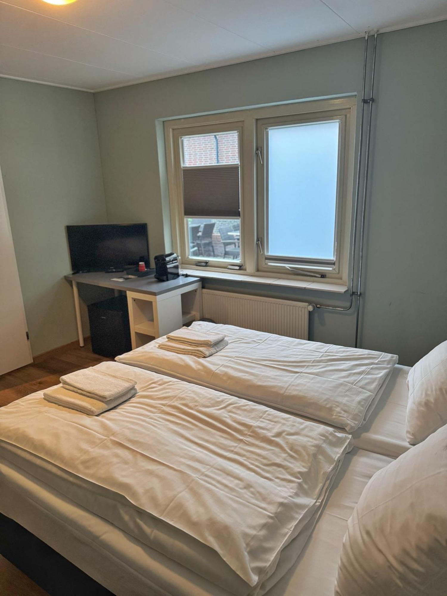 Zweibettzimmer mit Badewanne