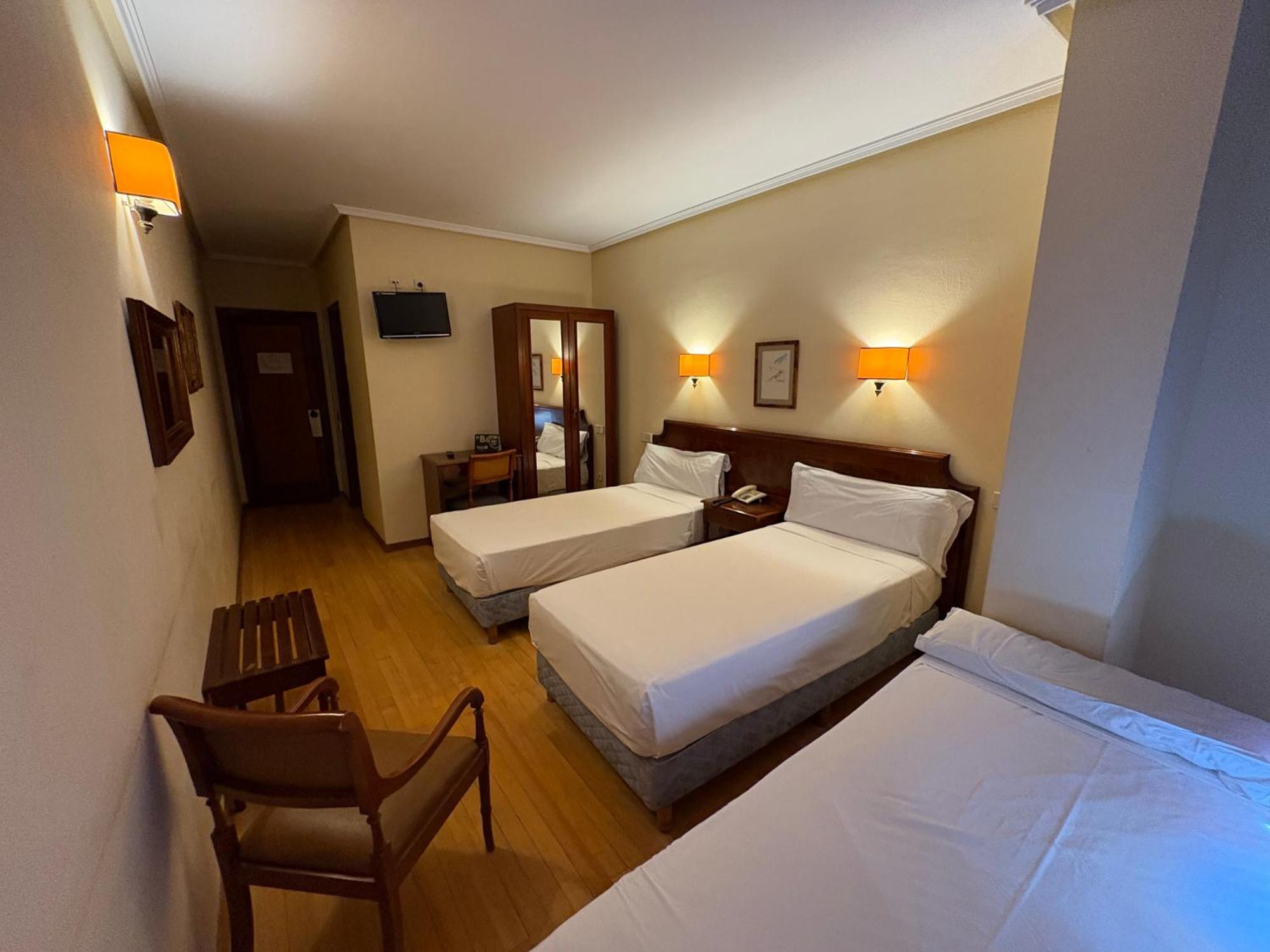 Chambre Double ou Lits Jumeaux avec Lit d'Appoint