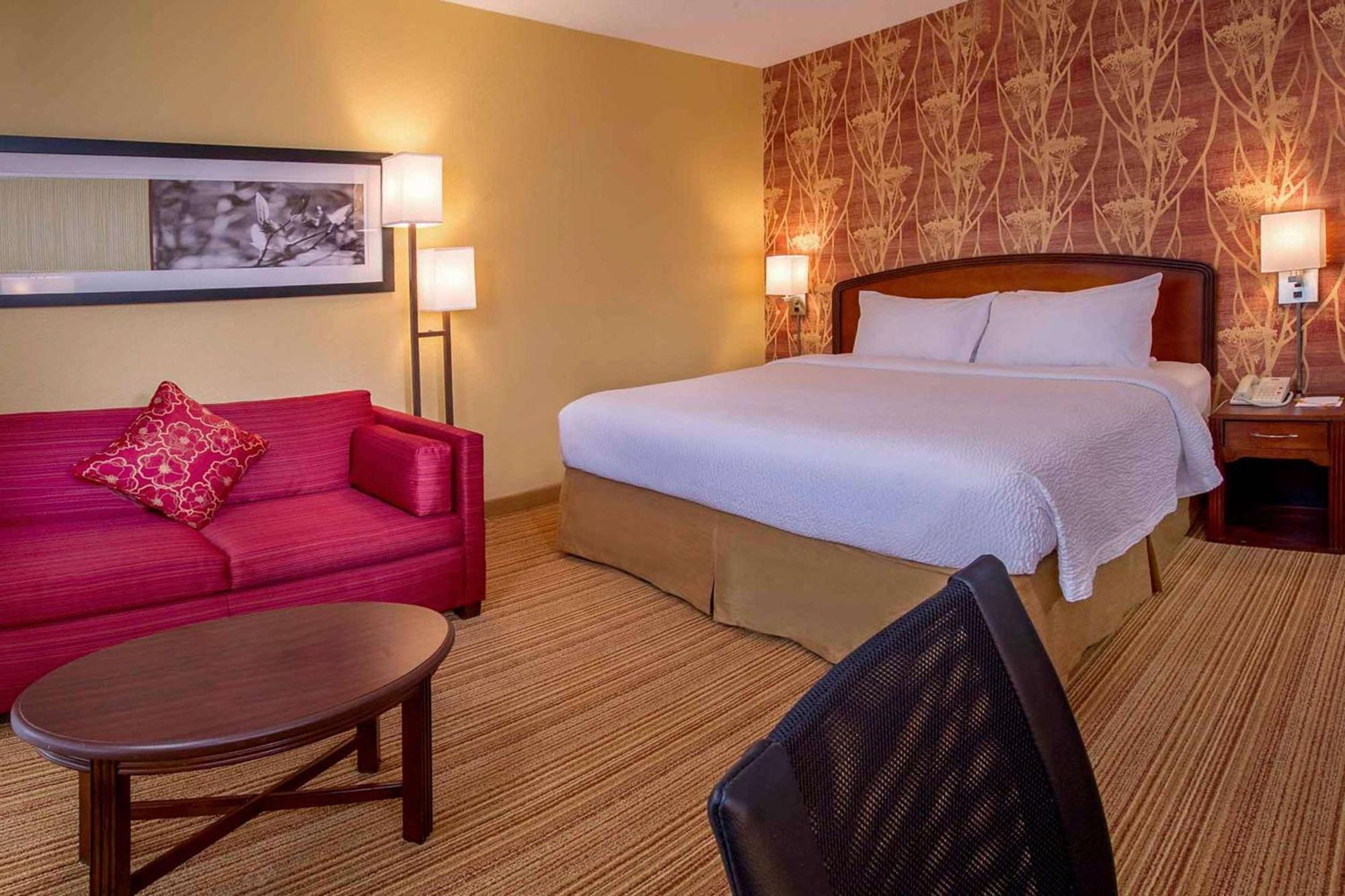 One-Bedroom King Suite - Hearing Accessible